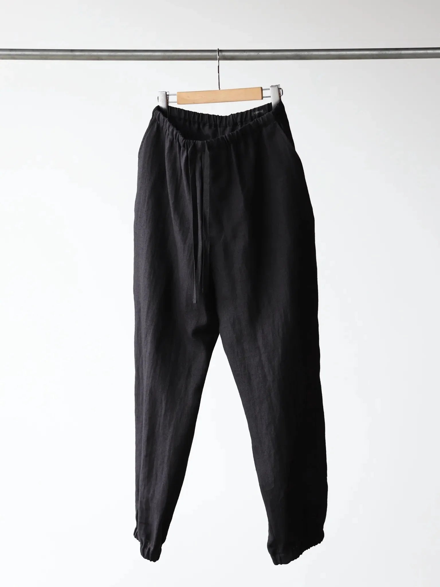 COMOLI カナパ ドローストリングパンツ BLACK | CASANOVA&CO COMOLI カナパ ドローストリングパンツ BLACK | CASANOVA&CO