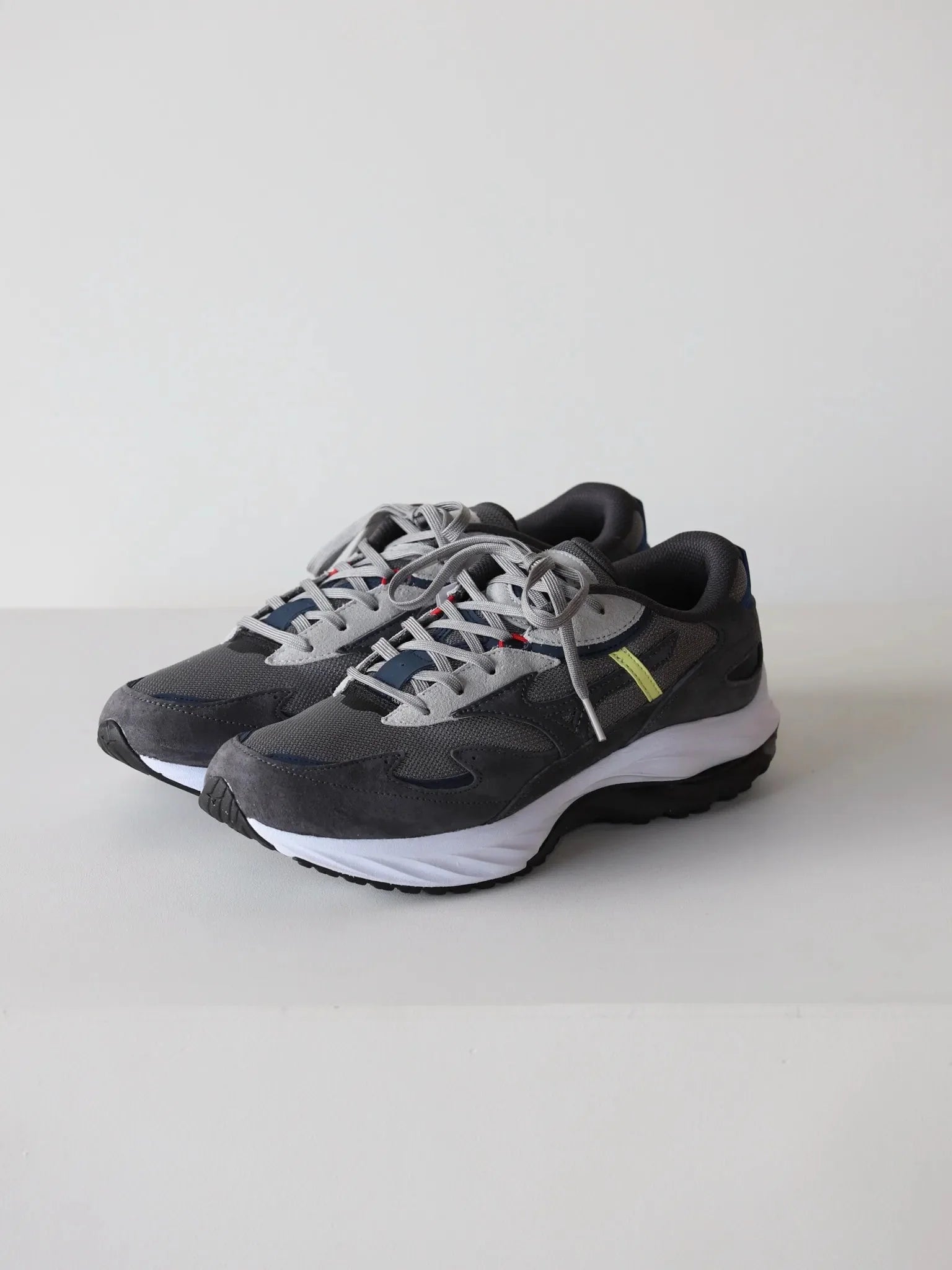 Graphpaper | MIZUNO WaveRider β for GP GRAY WALL