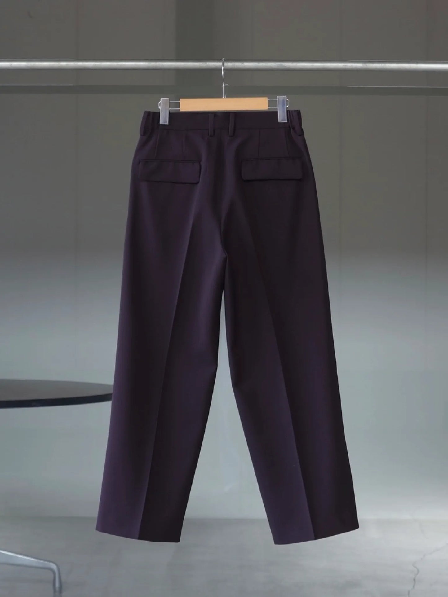 irenisa-two-tucks-wide-trousers-burgundy-3