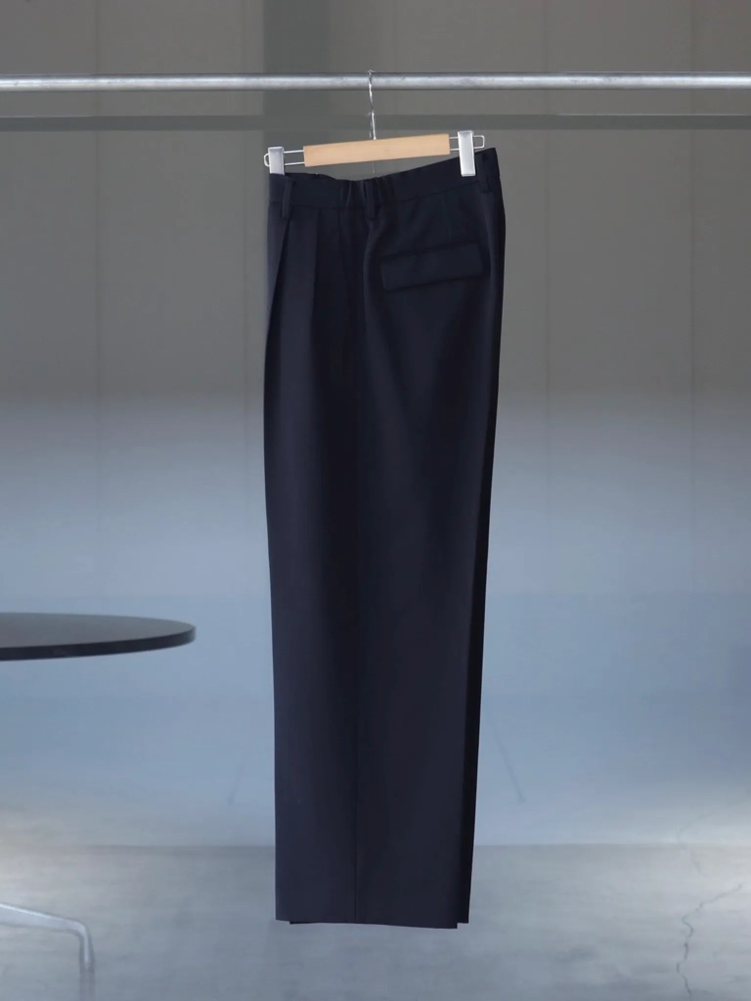IRENISA TWO TUCKS WIDE TROUSERS BLACK | CASANOVA&CO (カサノヴァ IRENISA TWO TUCKS WIDE TROUSERS BLACK | CASANOVA&CO (カサノヴァ
