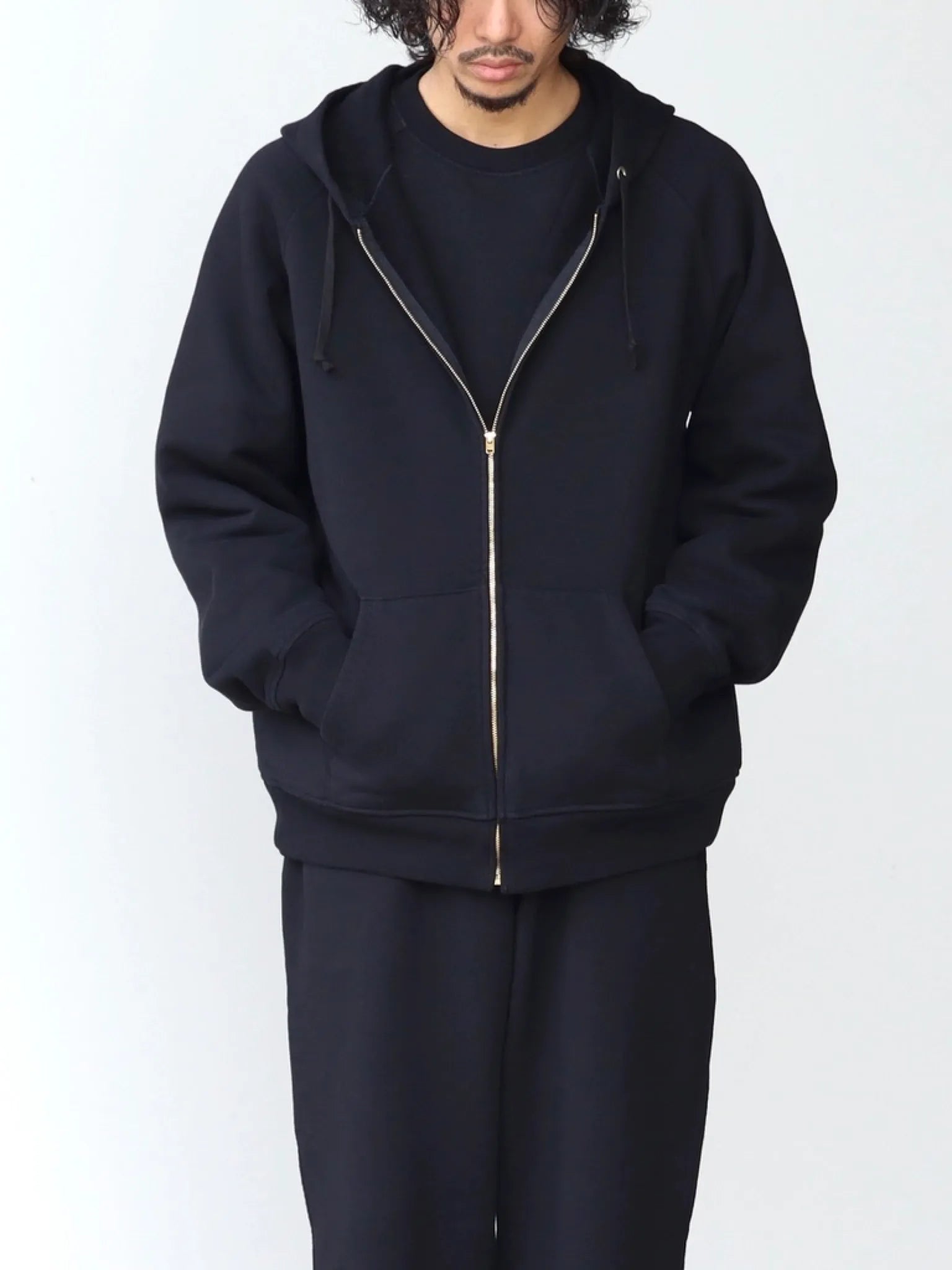 COMOLI コットン裏毛 ジップパーカ BLACK | CASANOVA&CO (カサノヴァ COMOLI コットン裏毛 ジップパーカ BLACK | CASANOVA&CO (カサノヴァ