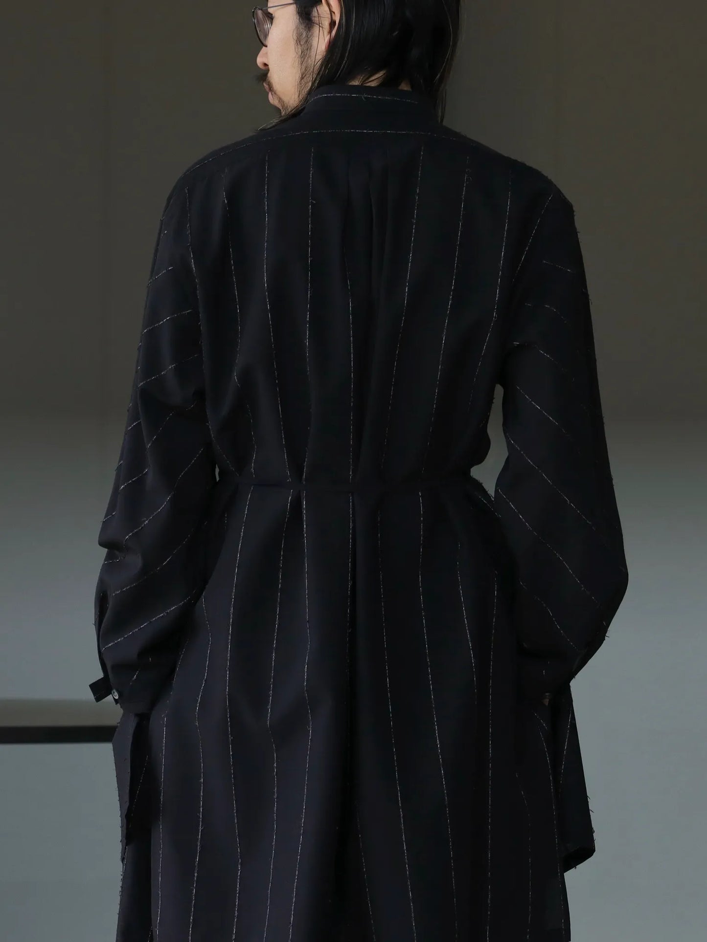 irenisa-band-collar-long-shirt-black-stripe-9