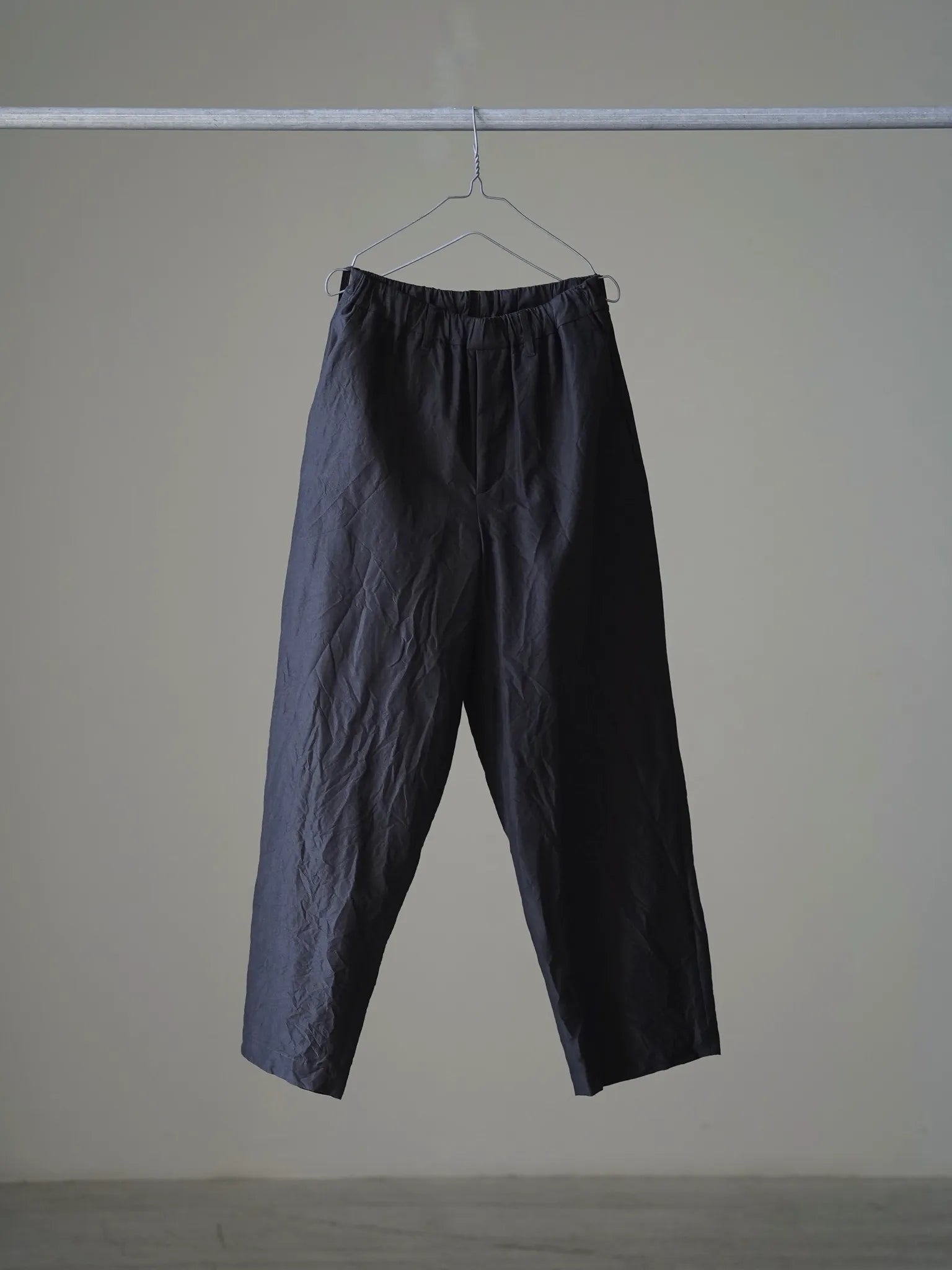 calmlence NO PLEATED EASY STRAIGHT DBRN | CASANOVA&CO (カサノヴァ
