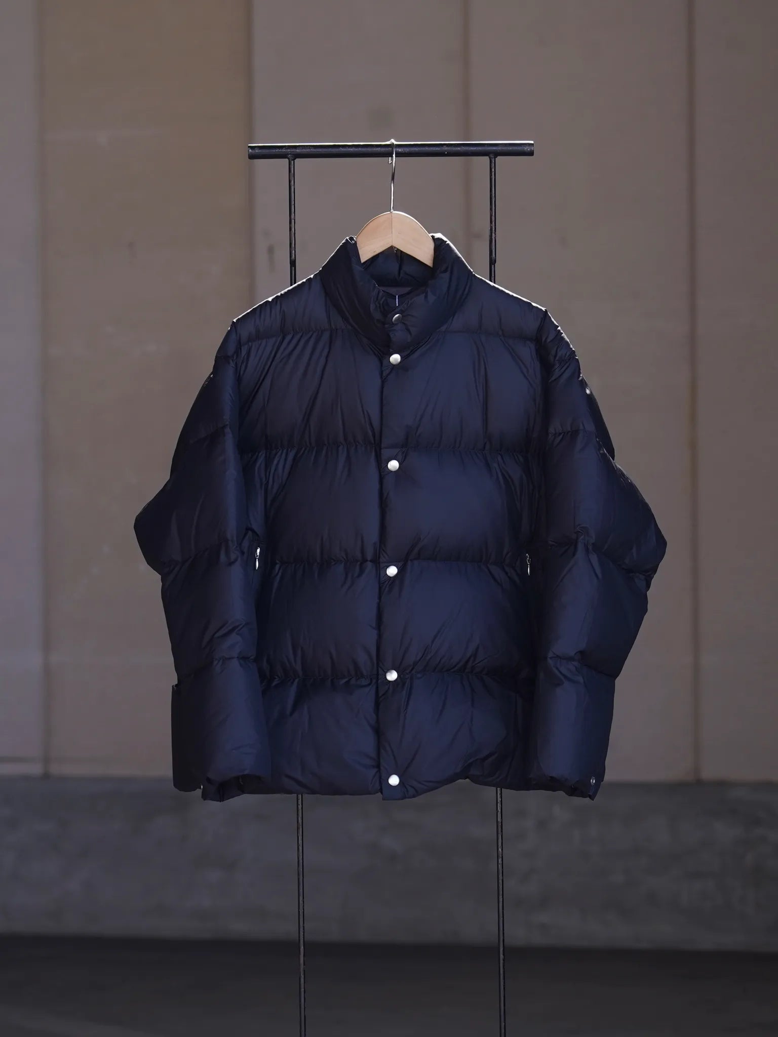 COMOLI ダウン ジャケット BLACK | CASANOVA&CO (カサノヴァアンドコー