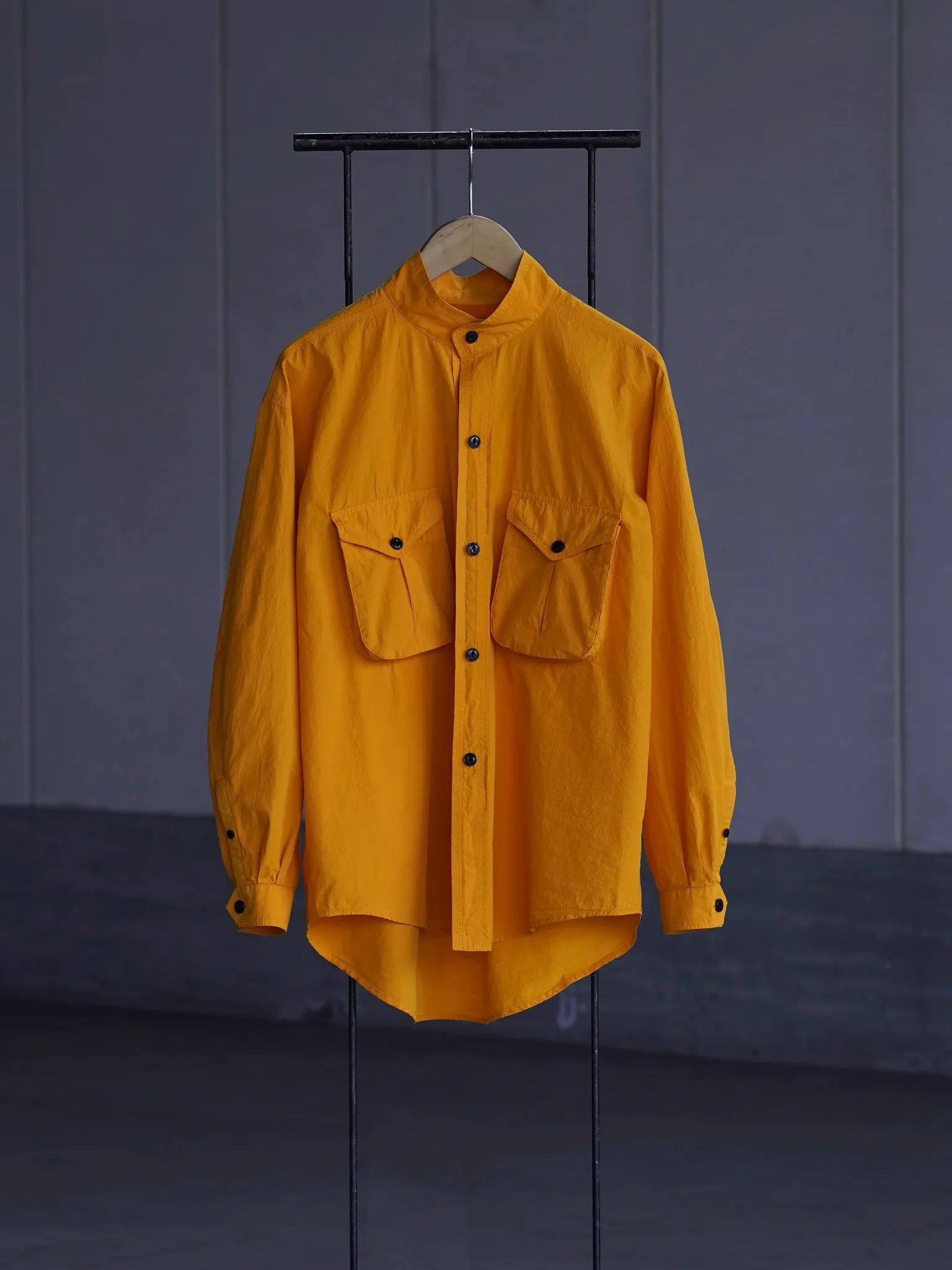 SARTO [COTTON HIGH COUNT ENZYME] STABD COLLAR OVER SHIRT GOLDEN