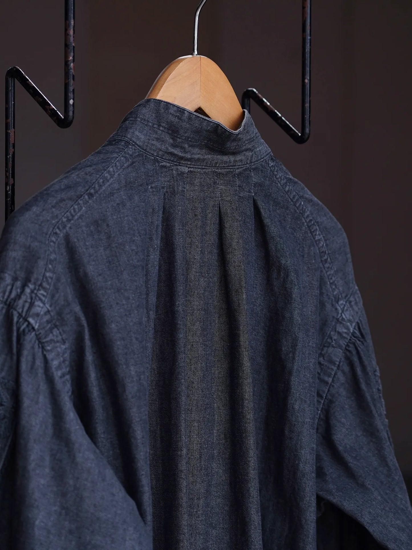 sarto-cotton-chambray-embroidery-skipper-shirt-washed-black-12