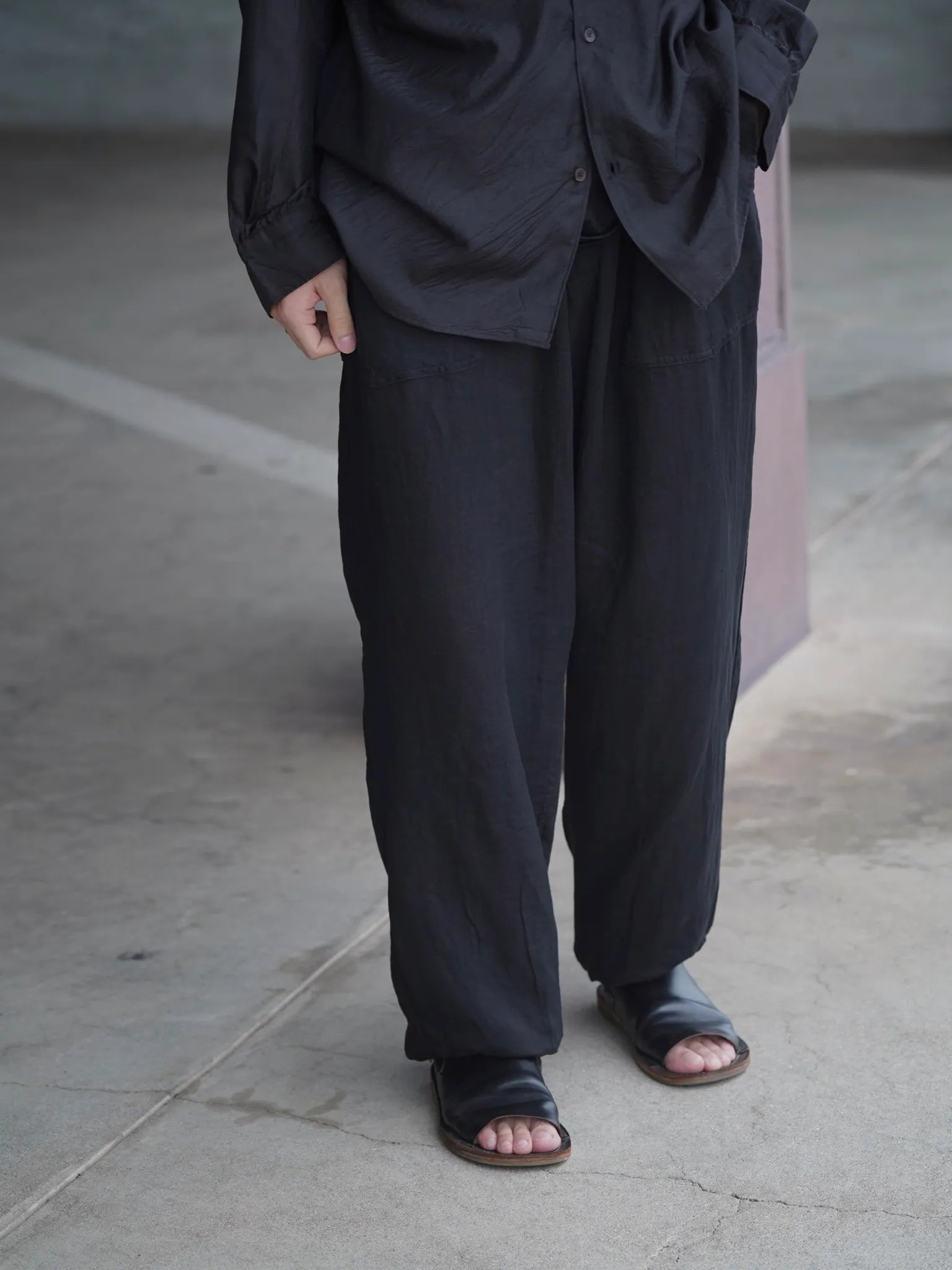 COMOLI リネンWクロス ドローストリングパンツ BLACK | CASANOVA&CO COMOLI リネンWクロス ドローストリングパンツ BLACK | CASANOVA&CO