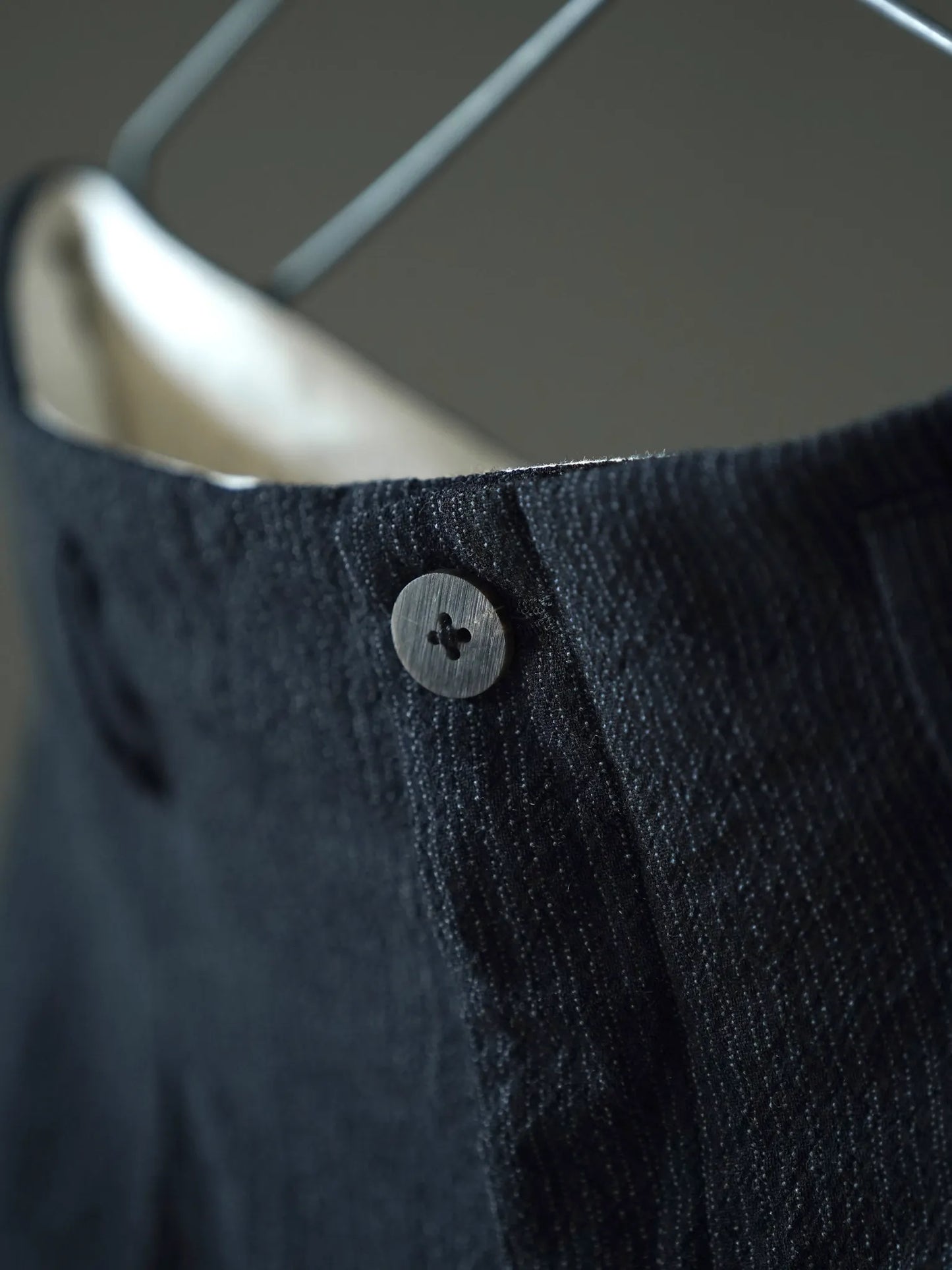 calmlence | SINGLE PLEATED WIDE STRAIGHT BLKST