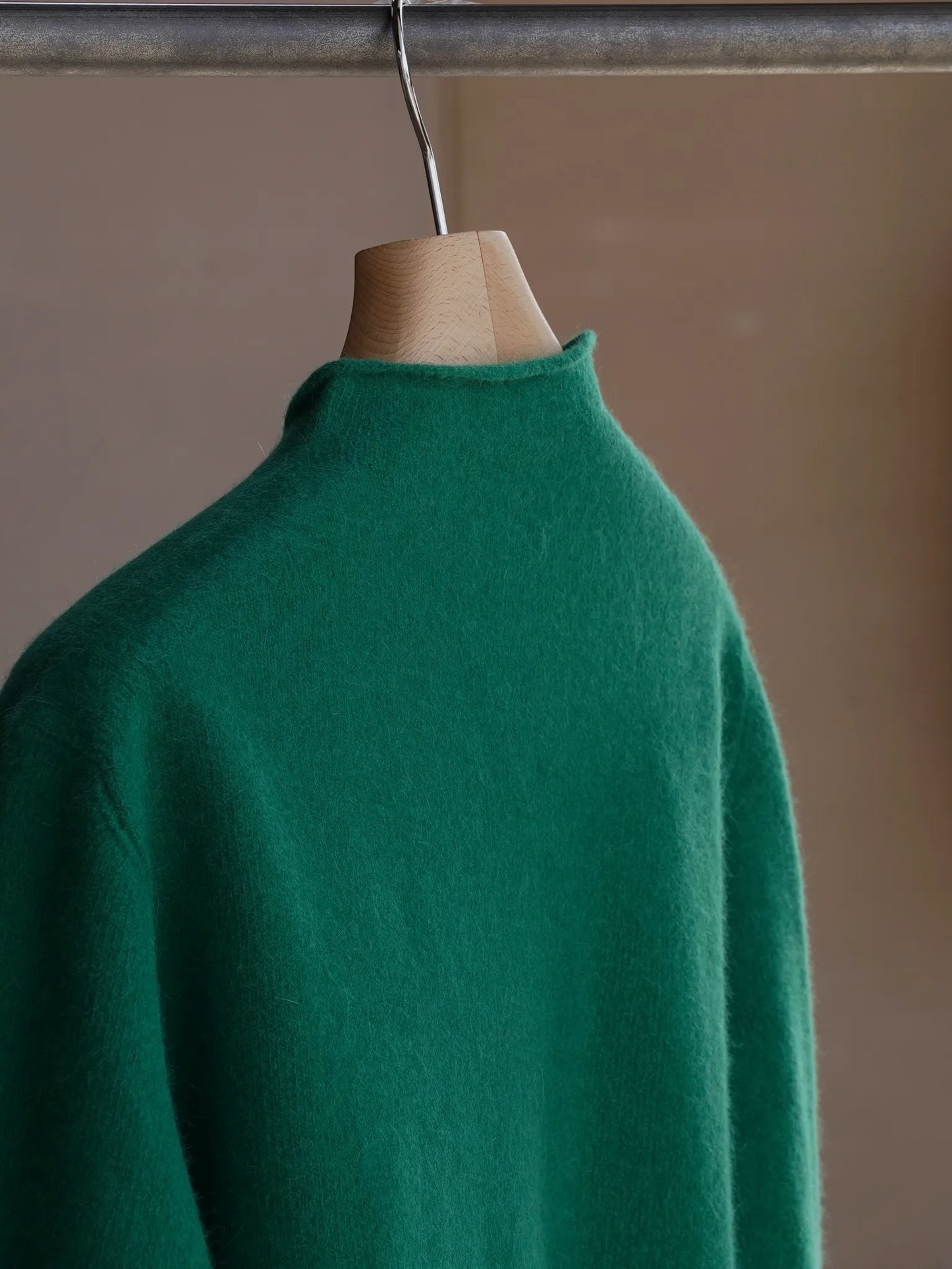 MOTHER HAND artisan | GEEL SMERALDO