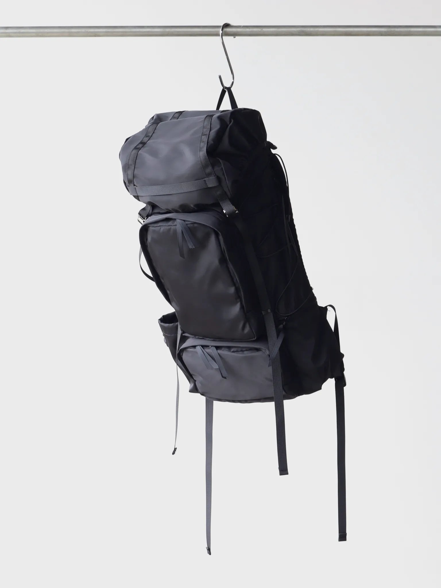 Graphpaper Mountain Back Pack BLACK | CASANOVA&CO (カサノヴァアンドコー) オンライン通販サイト