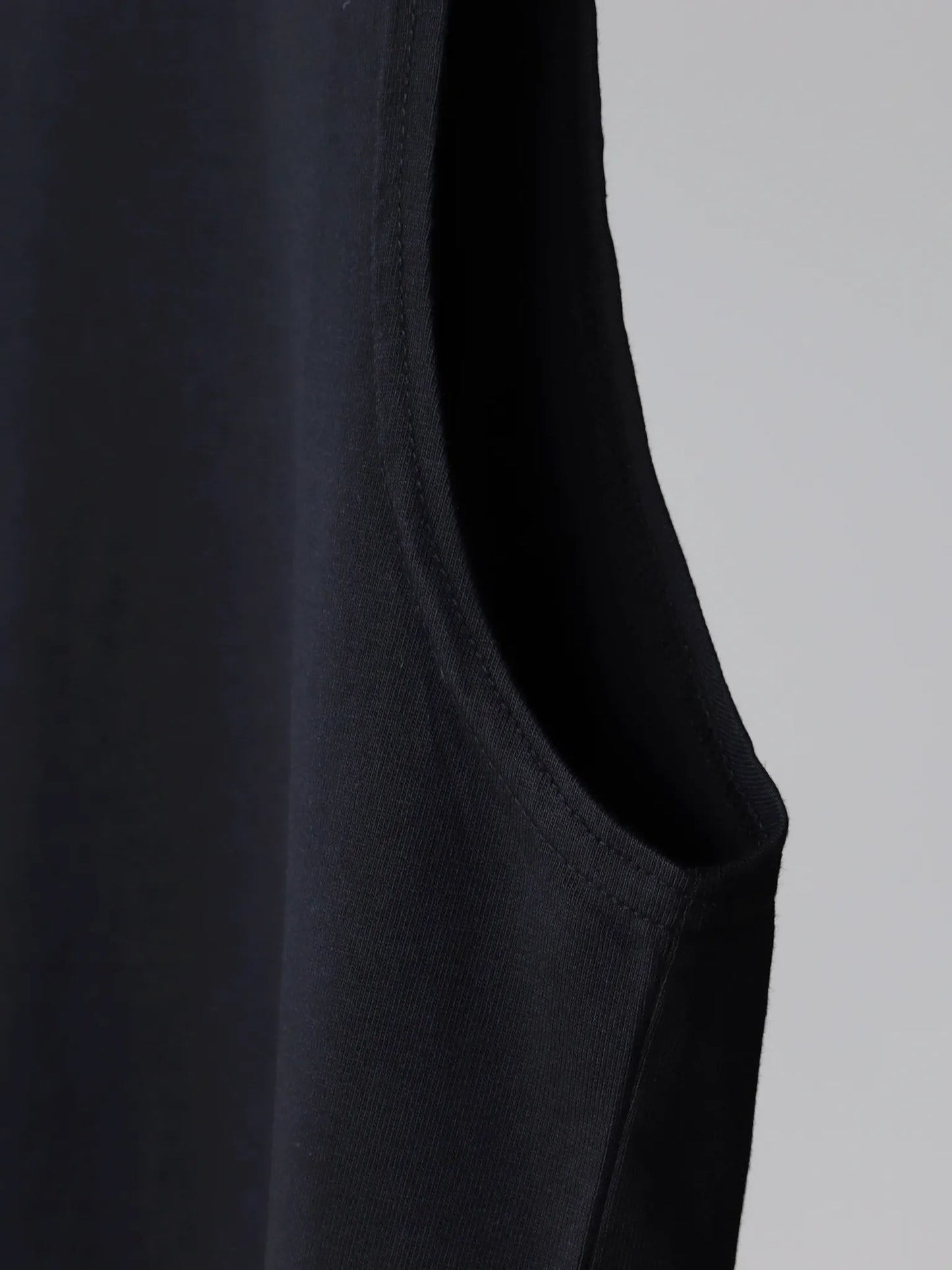 the-inoue-brothers-no-sleeve-top-black-4