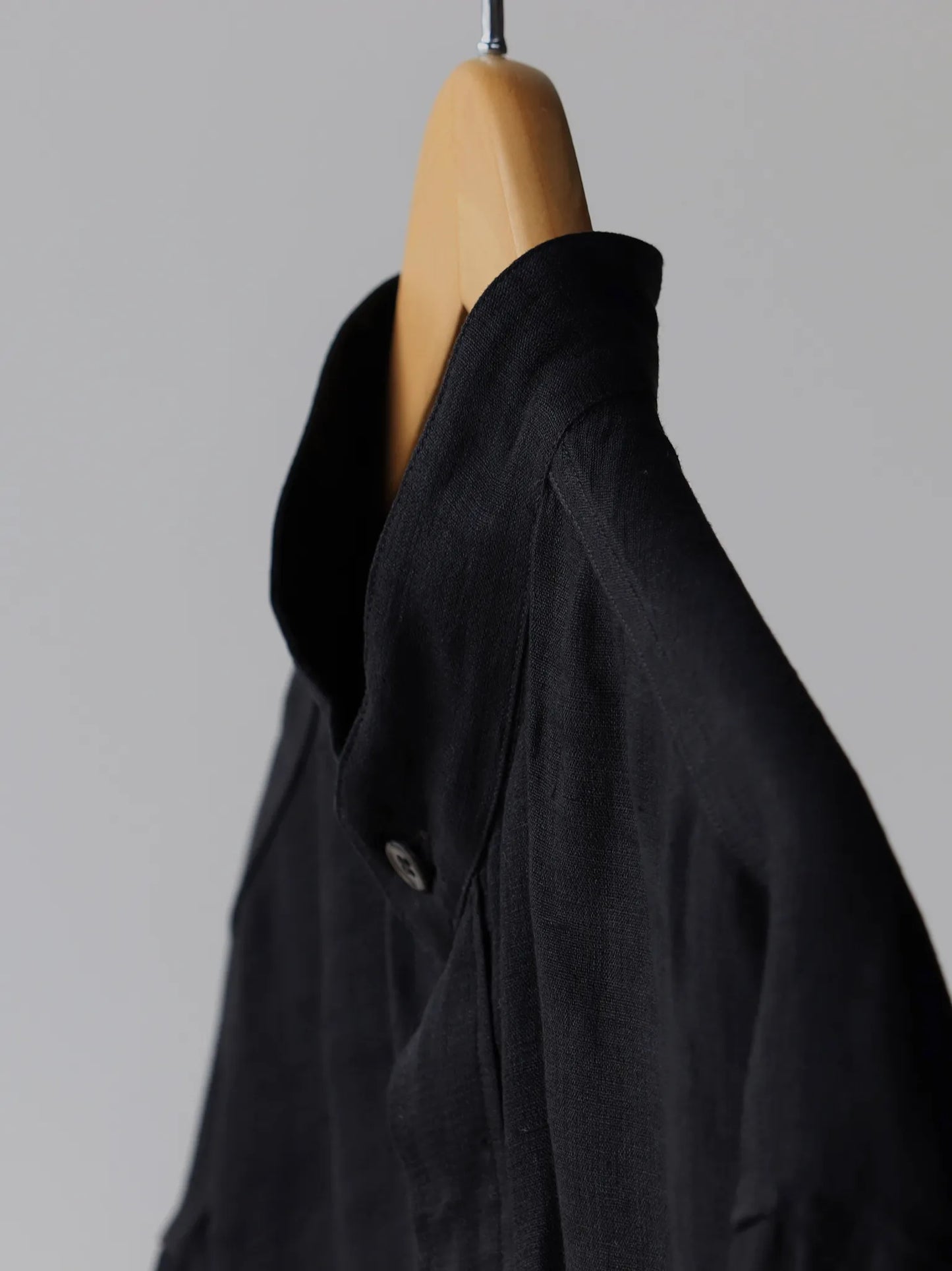 comoli-リネンwクロス-プルオーバーシャツ-black-1-5