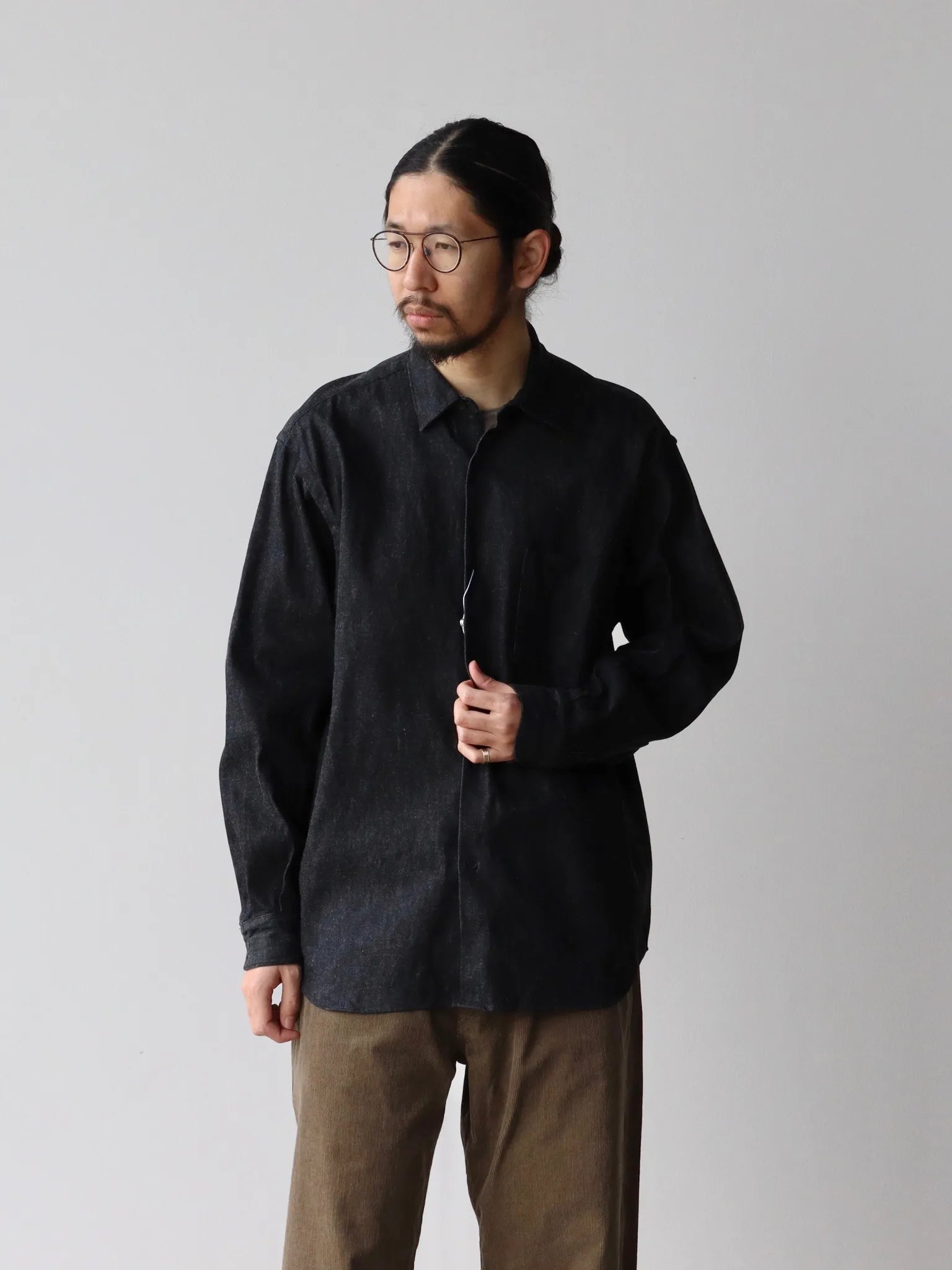 COMOLI denim shirt BLACK × ECRU | CASANOVA&CO online shopping