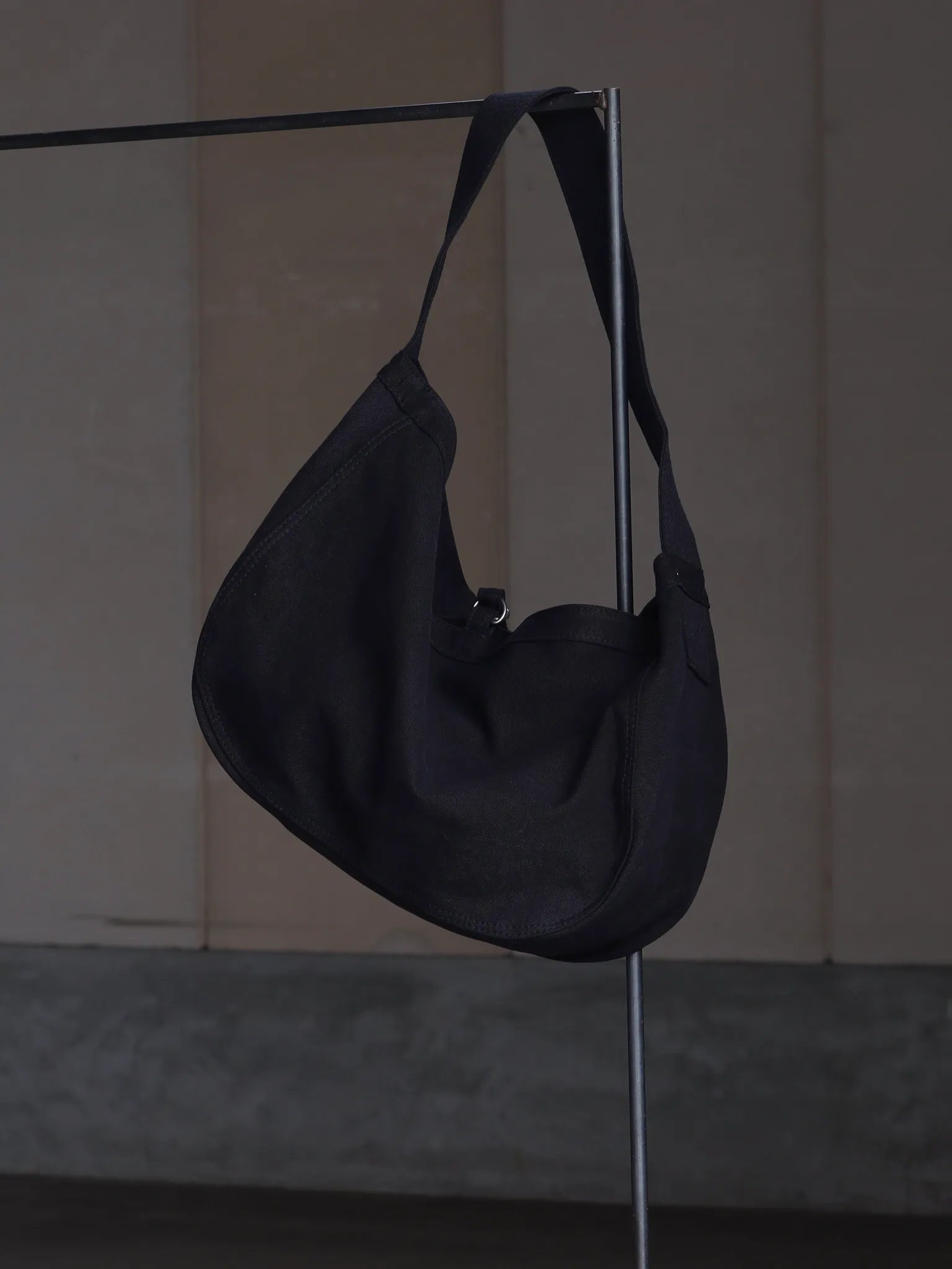 T.T LOT.004 NEWSBOY BAG Black | CASANOVA&CO (カサノヴァアンドコー T.T LOT.004 NEWSBOY BAG Black | CASANOVA&CO (カサノヴァアンドコー