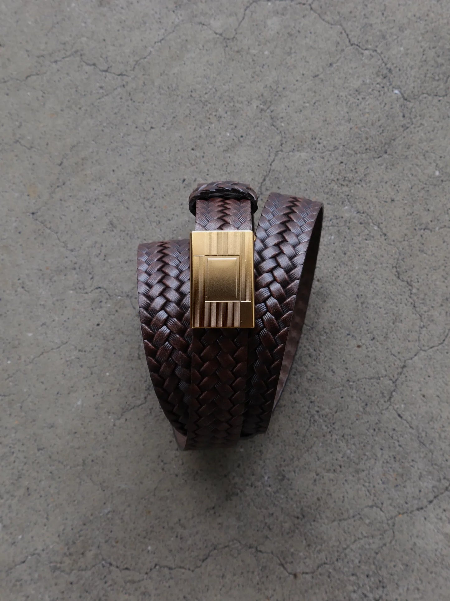 t-t-basketweave-pattern-belt-mud-dyed-brown-1