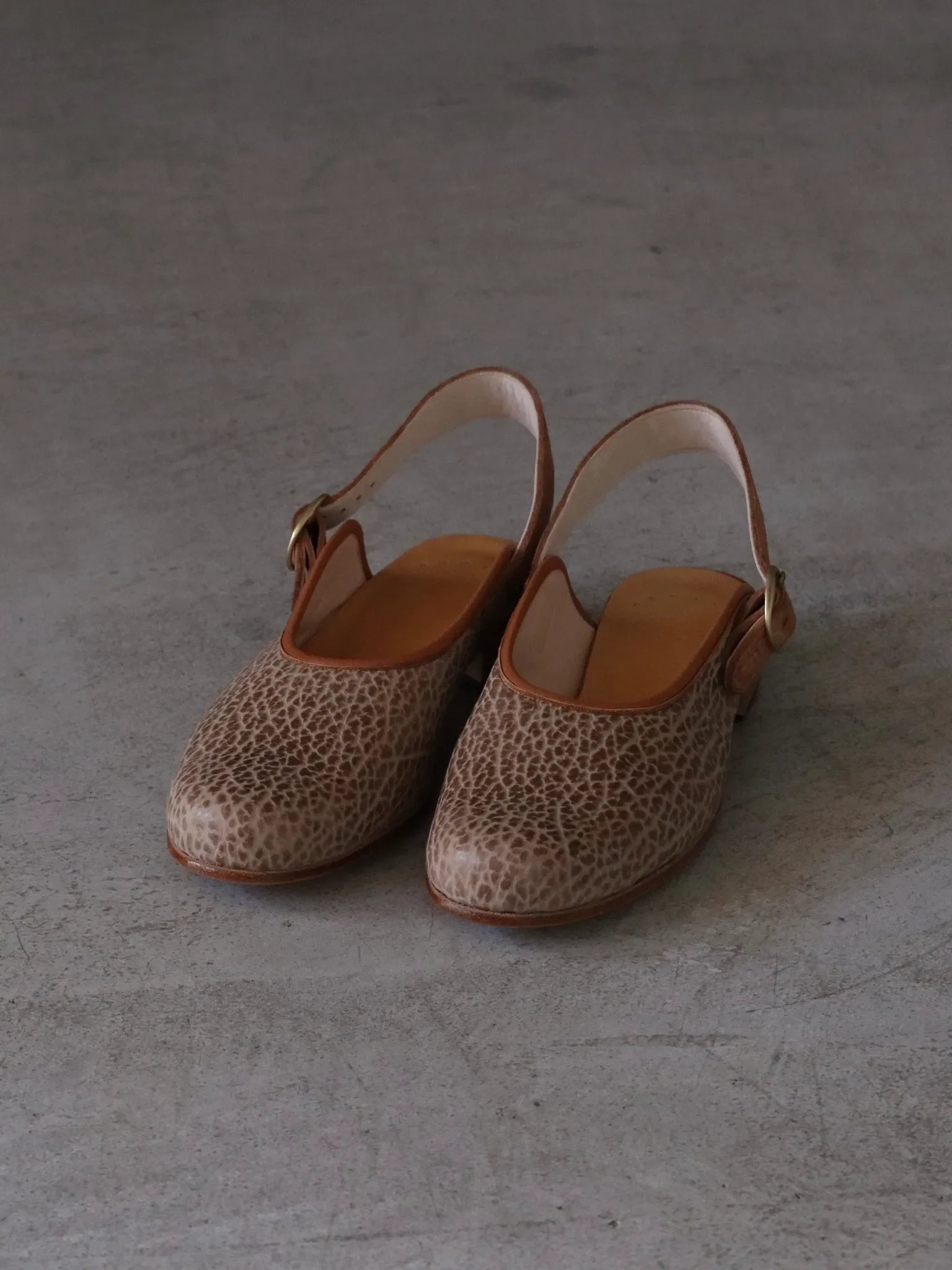 Post Production FACE Sandals Fur Seal Brown | CASANOVA&CO Post Production FACE Sandals Fur Seal Brown | CASANOVA&CO