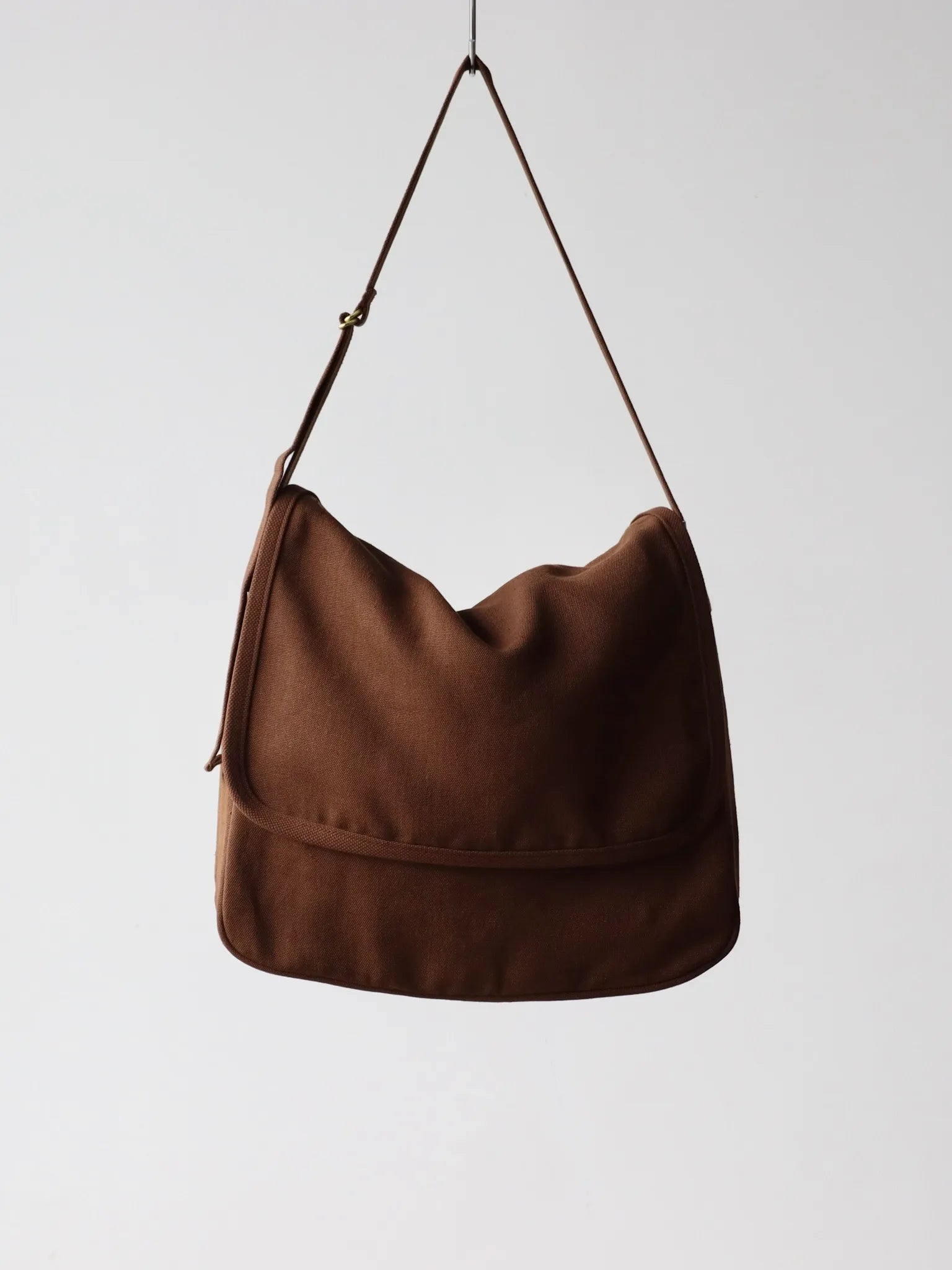 COMOLI Hemp Duck Shoulder Bag BROWN | CASANOVA&CO Online COMOLI Hemp Duck Shoulder Bag BROWN | CASANOVA&CO Online