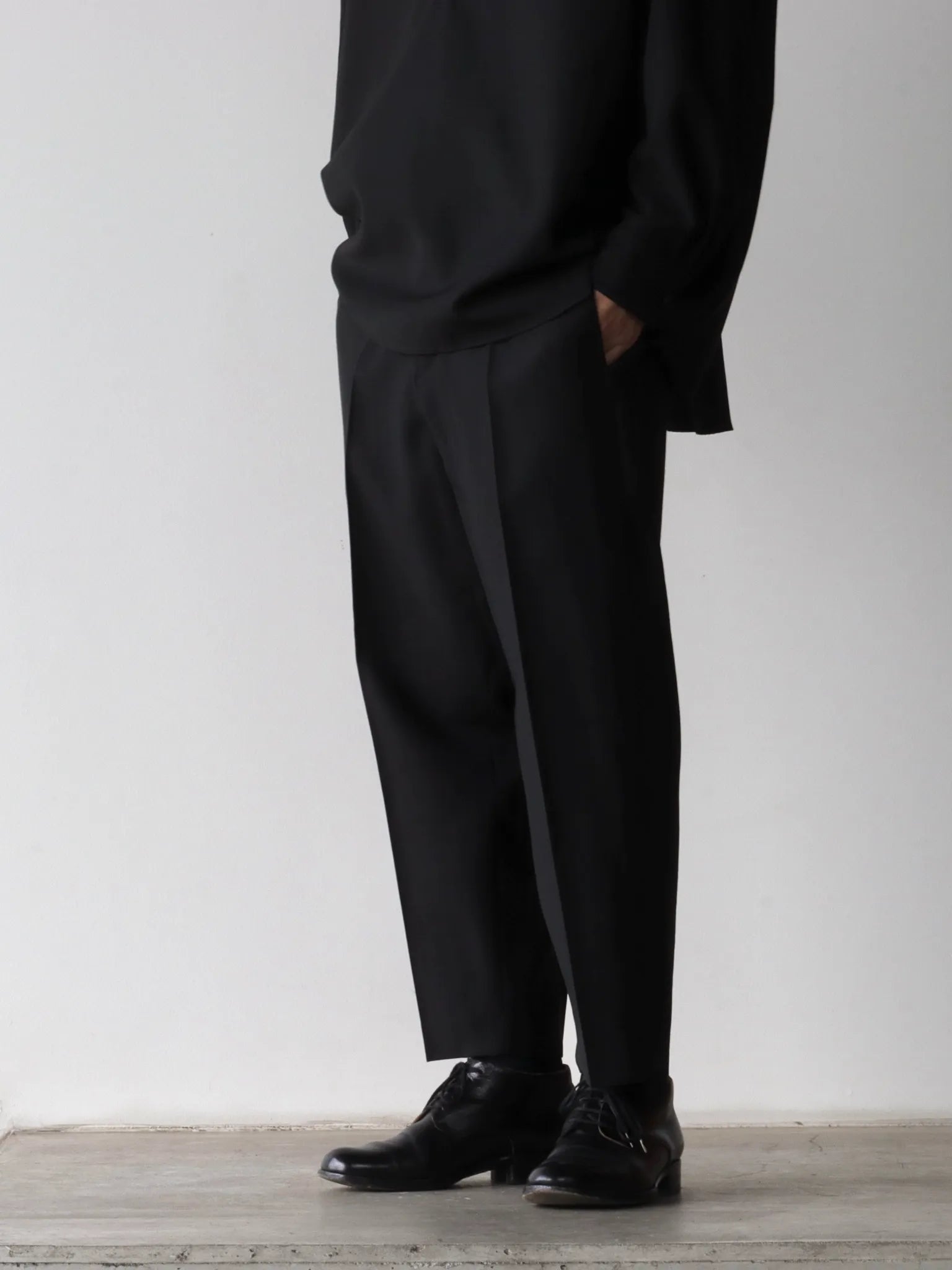Graphpaper | Wool Cupro Cropped Trousers BLACK