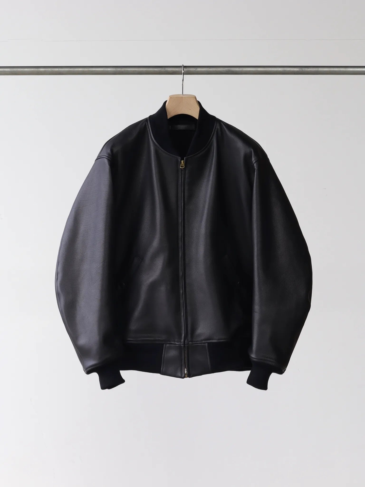 COMOLI カーフスキン ジップブルゾン BLACK | CASANOVA&CO (カサノヴァ COMOLI カーフスキン ジップブルゾン BLACK | CASANOVA&CO (カサノヴァ