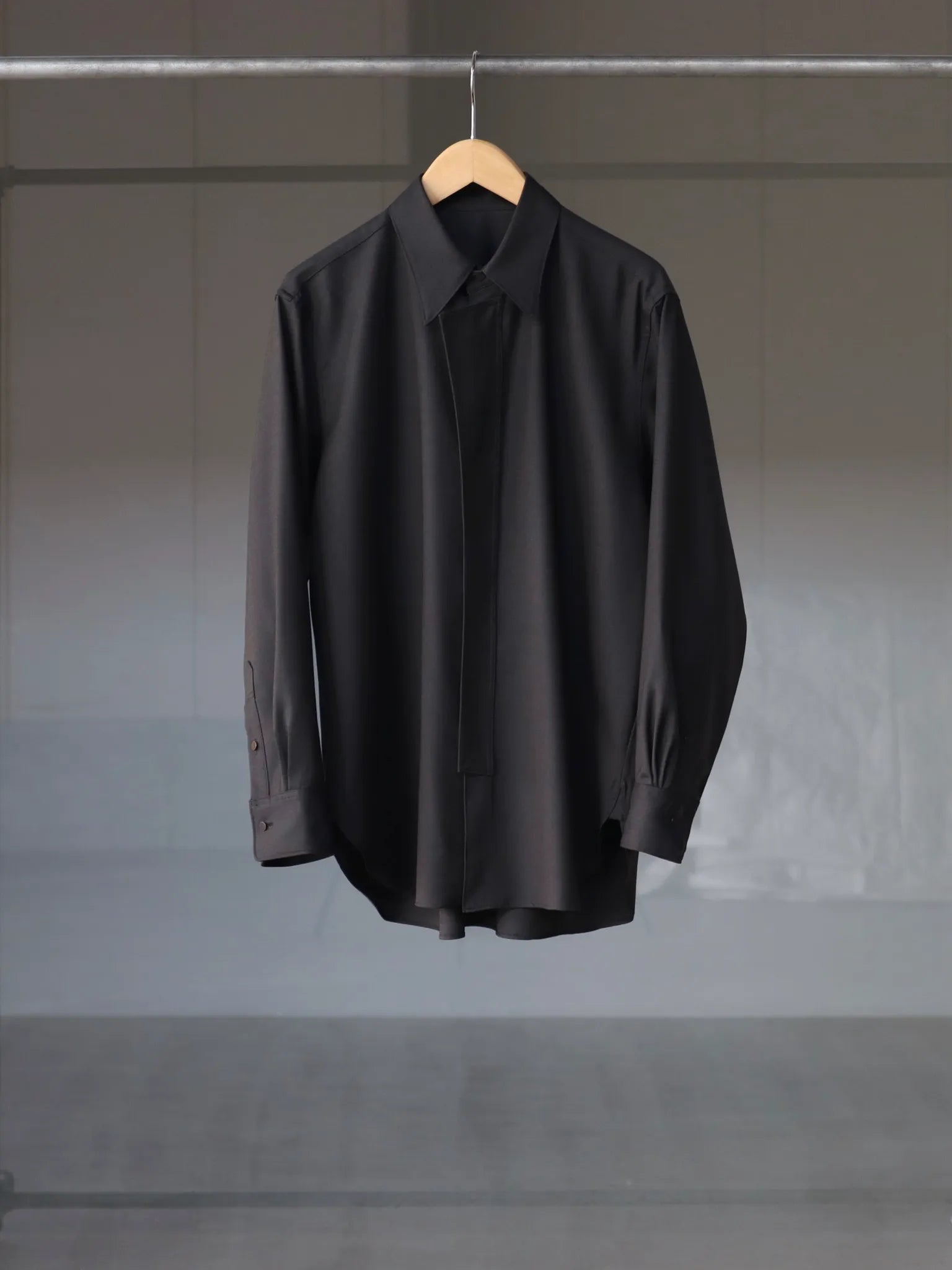 IRENISA | ORNAMENTAL FLY FRONT SHIRT DARK CHARCOAL