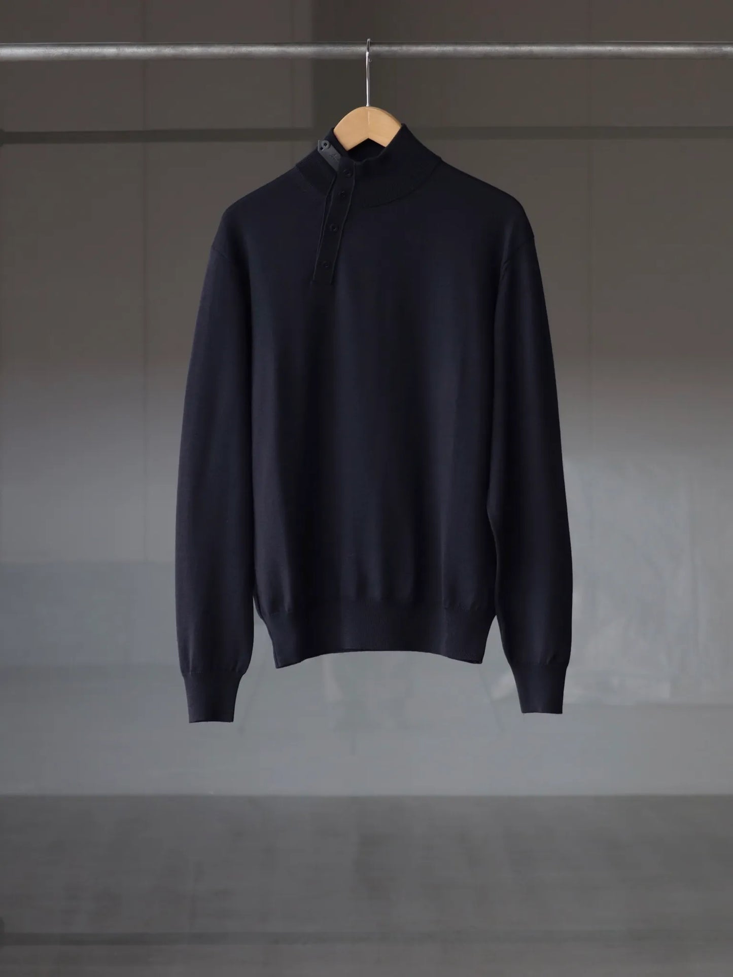 irenisa-leather-tab-knit-pullover-navy-black-1