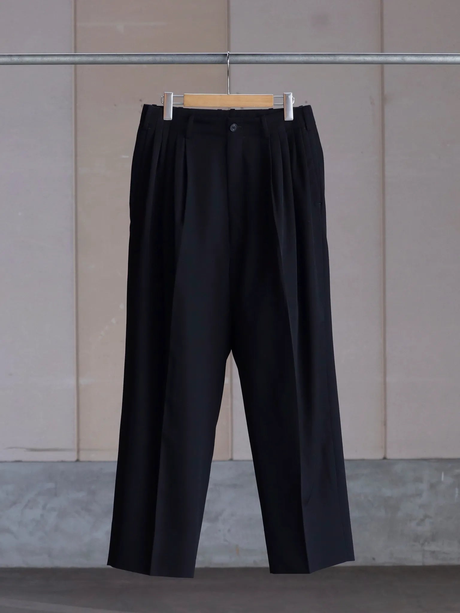 nonnotte Draping 5-Tuck Wide Trousers Black | CASANOVA&CO nonnotte Draping 5-Tuck Wide Trousers Black | CASANOVA&CO