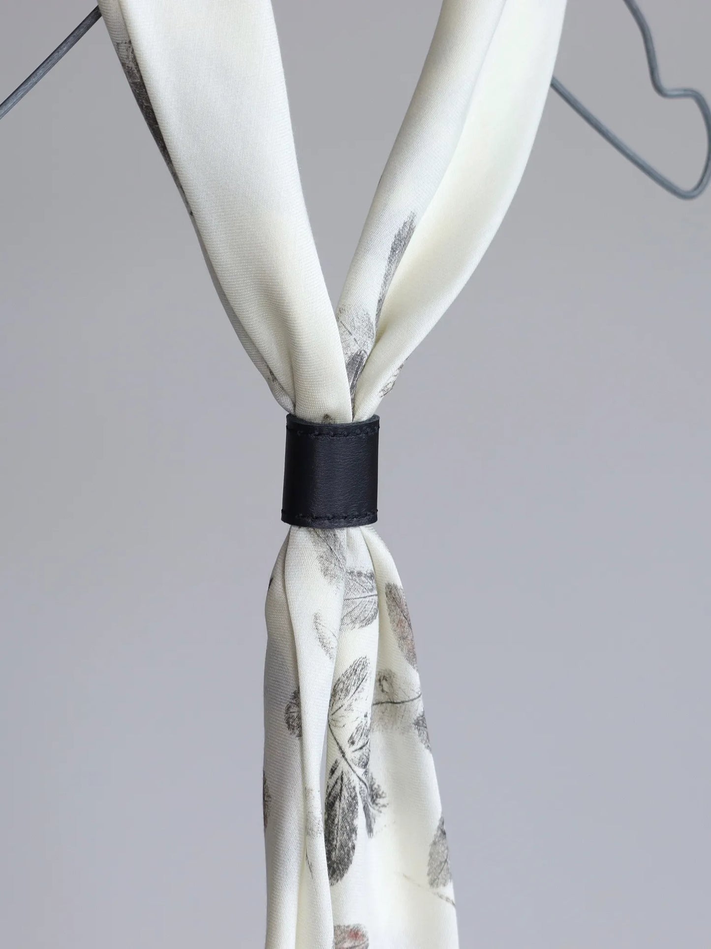 silvana-manetti-clip-knot-black-2