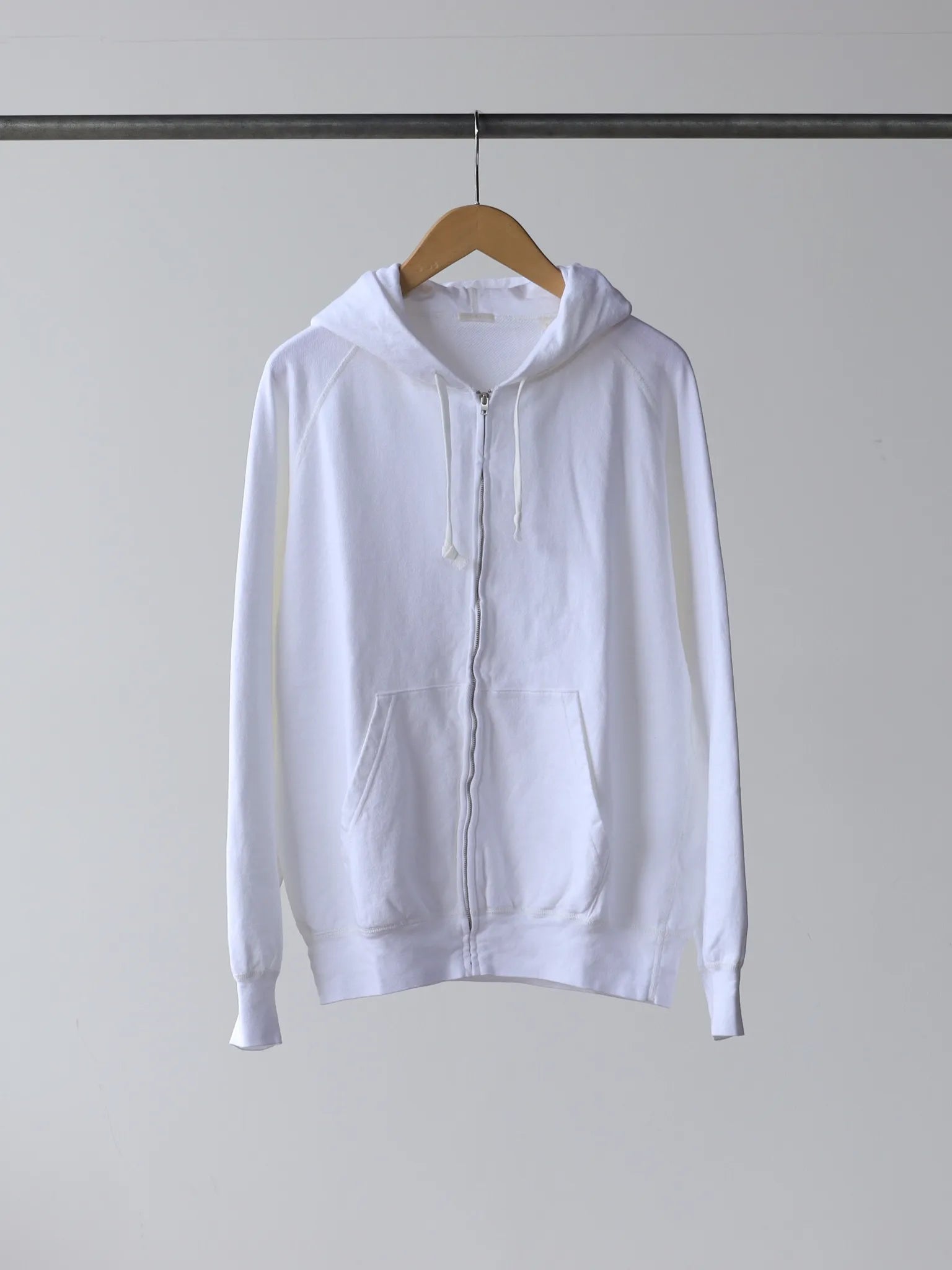 COMOLI LWコットン裏毛 ジップパーカ WHITE | CASANOVA&CO (カサノヴァ COMOLI LWコットン裏毛 ジップパーカ WHITE | CASANOVA&CO (カサノヴァ