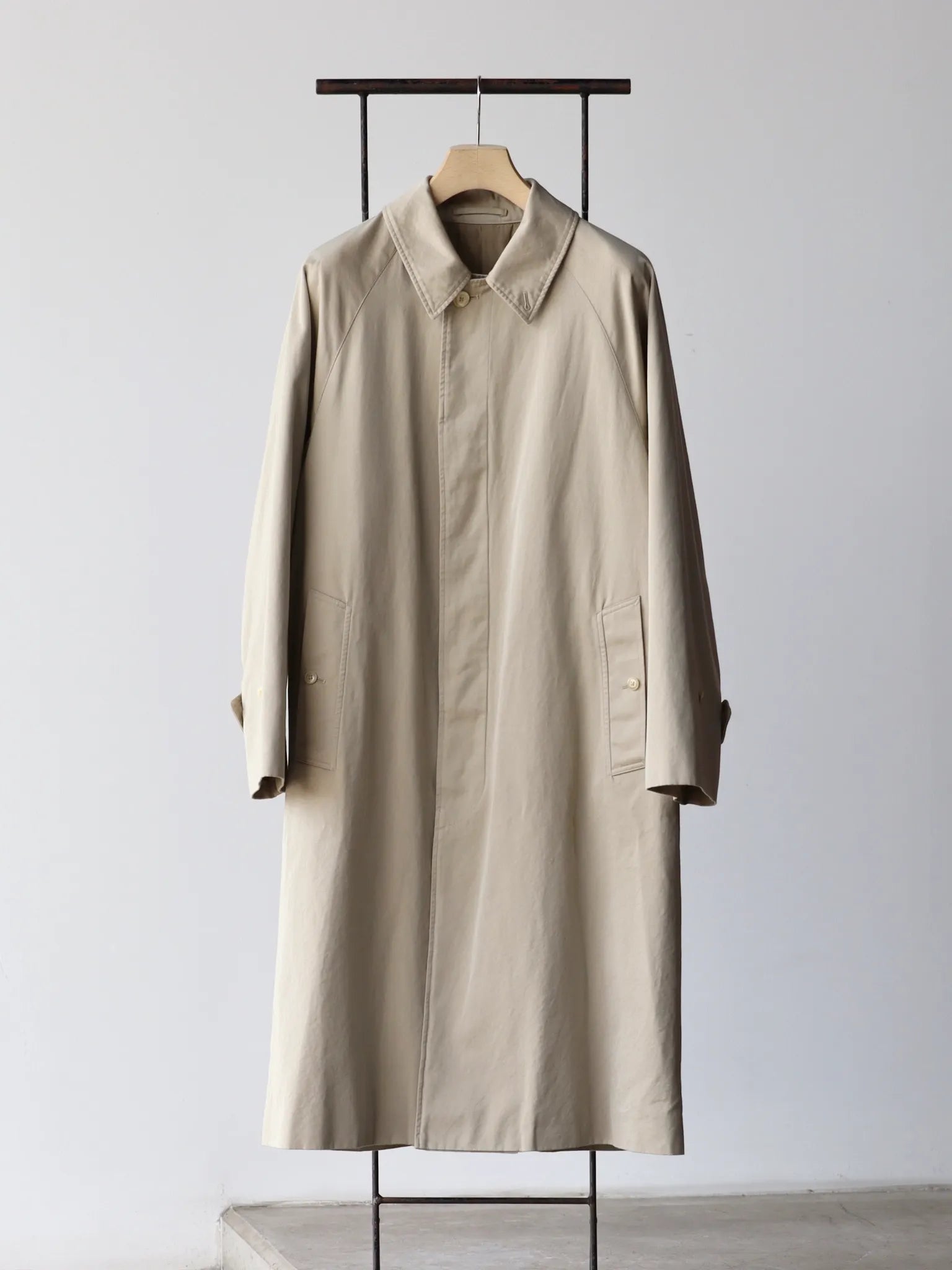 COMOLI | コットンギャバ バルカラーコート BEIGE