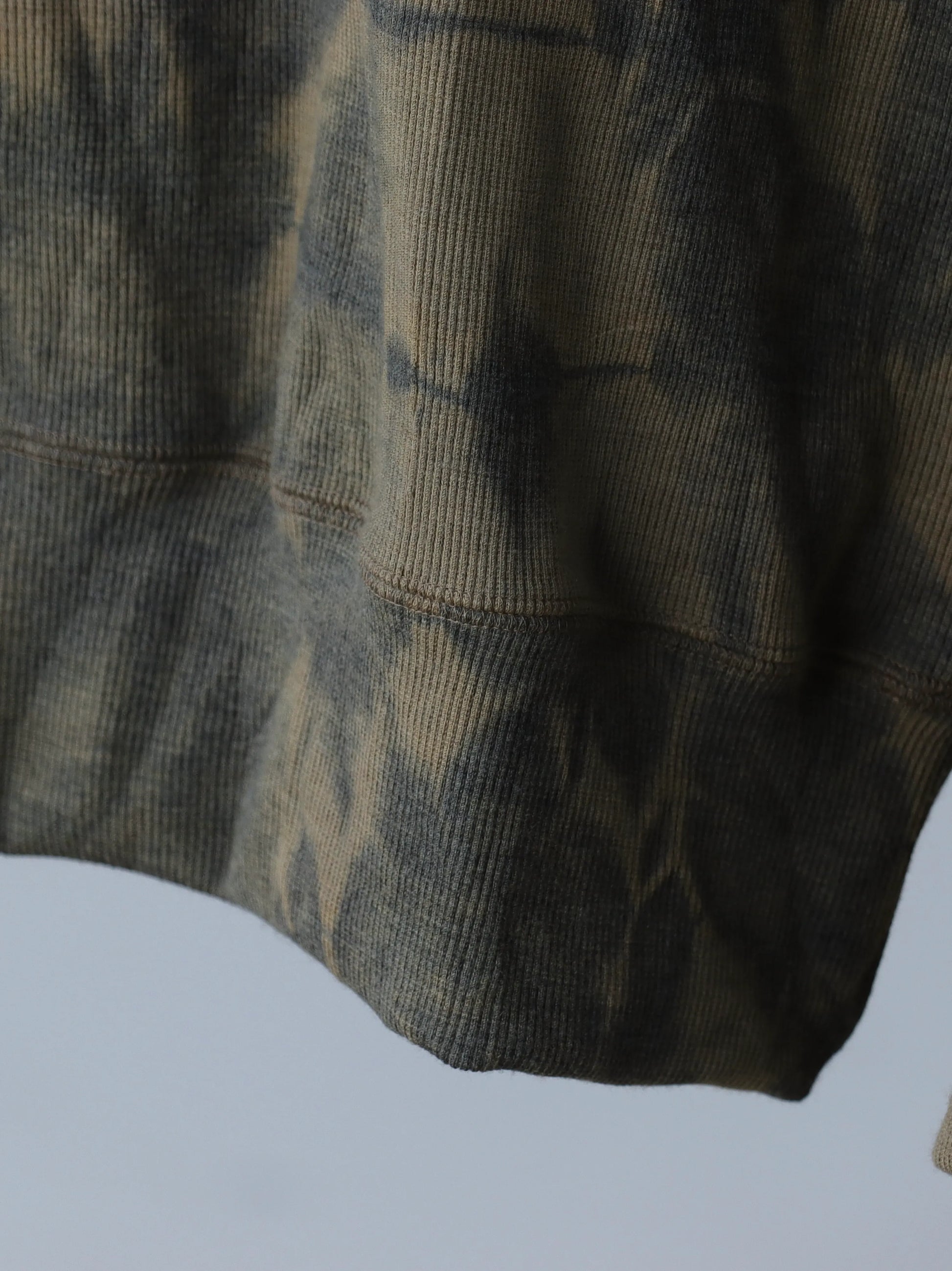 山内-有松絞り-タートルネック-オールリブトレーナー-arimatsu-khaki-5