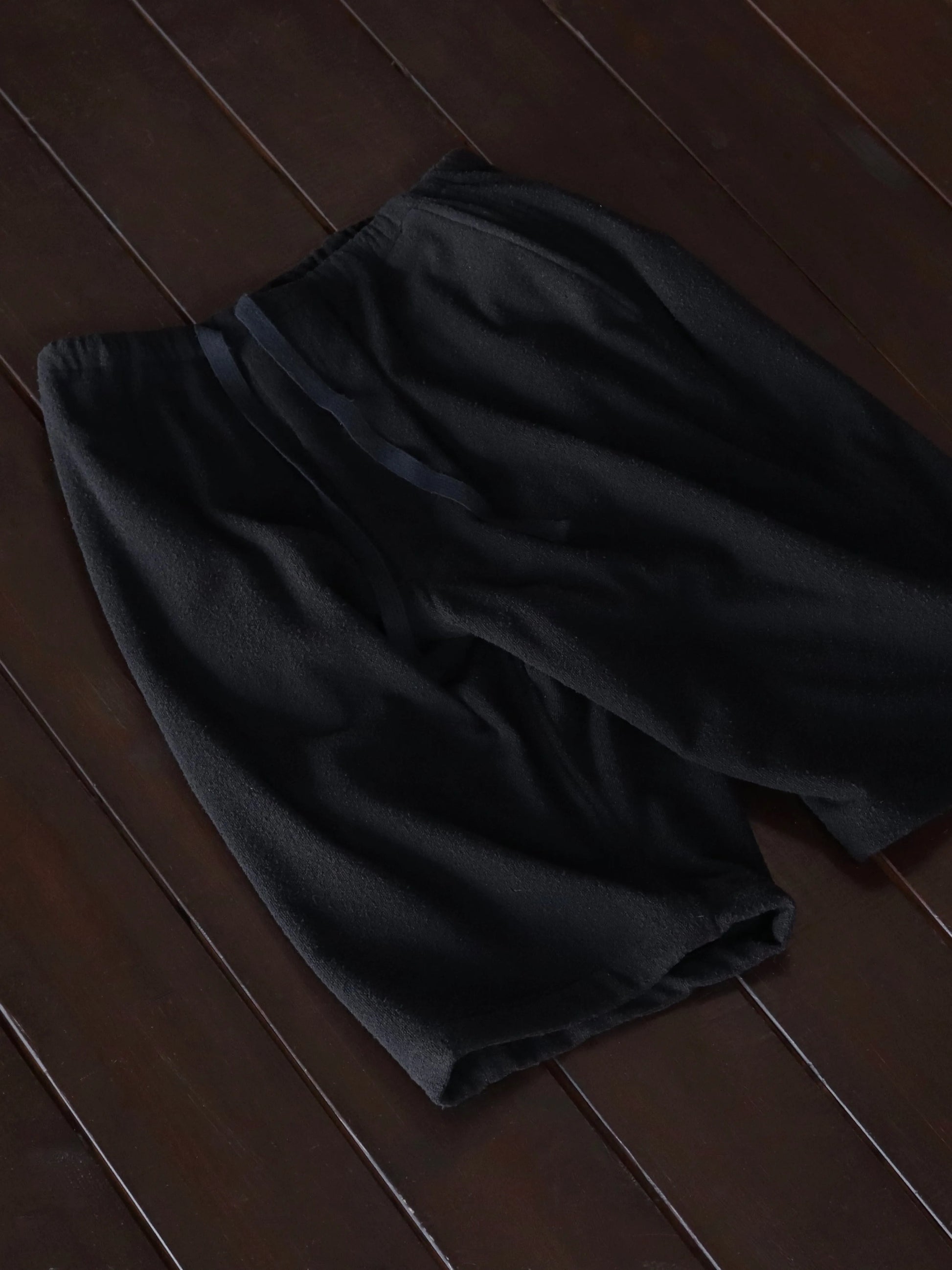 comoli-silk-pile-shorts-black-3