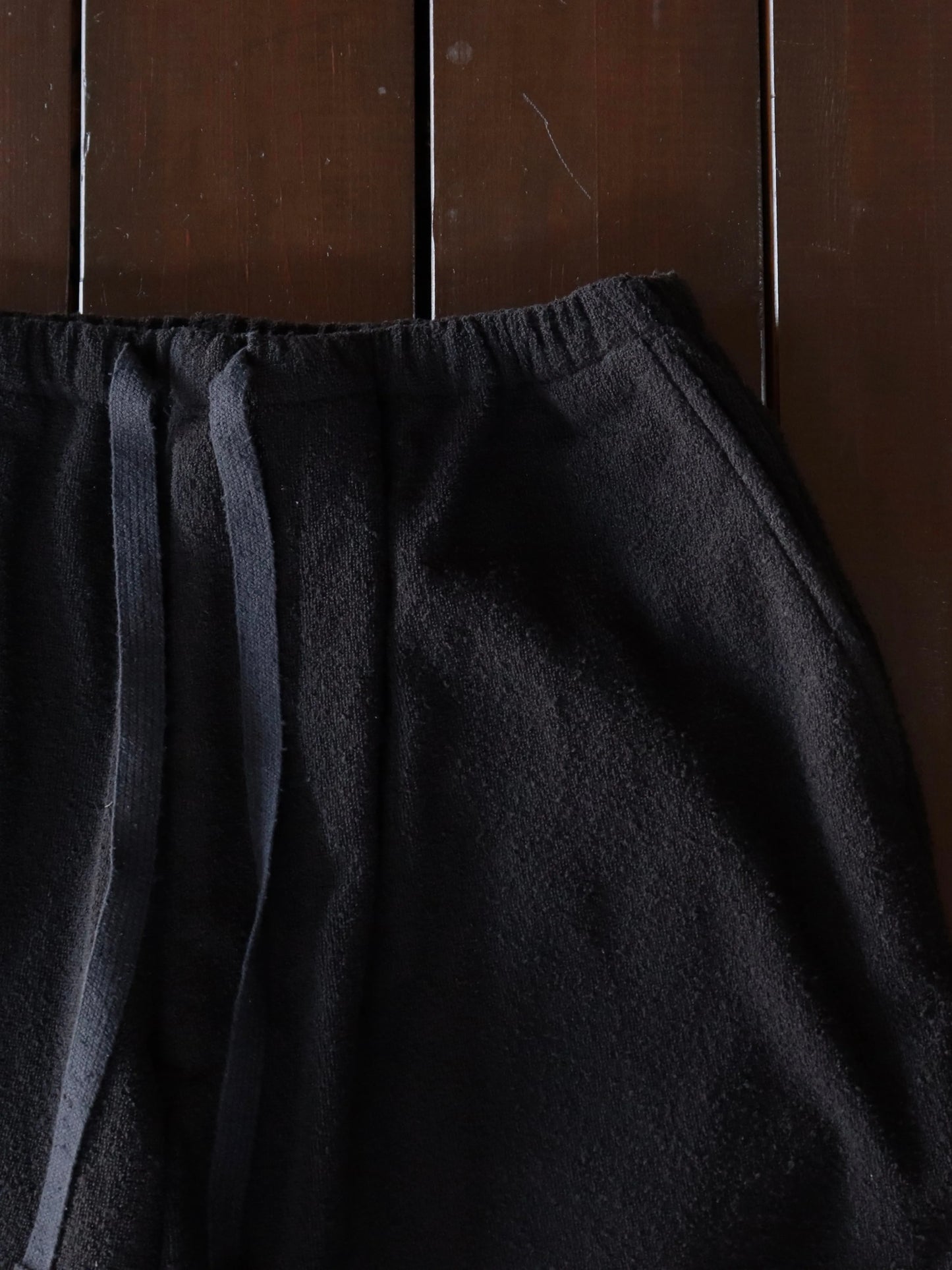 comoli-silk-pile-shorts-black-5