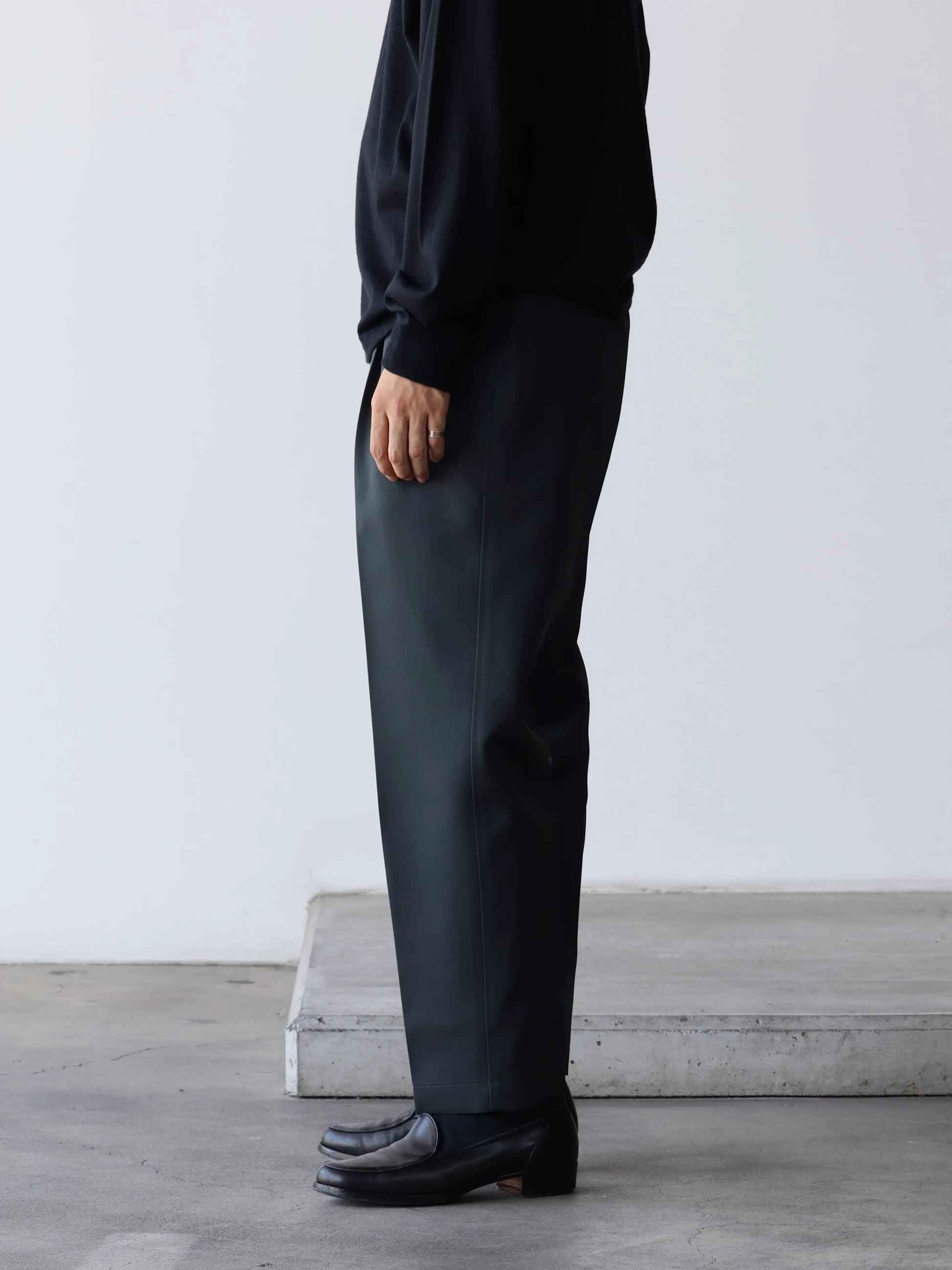 graphpaper-scale-off-wool-tapered-slacks-c-gray-5