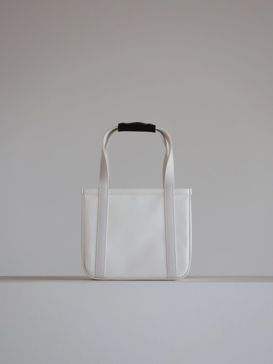 chacoli-frame-tote-06-white-3