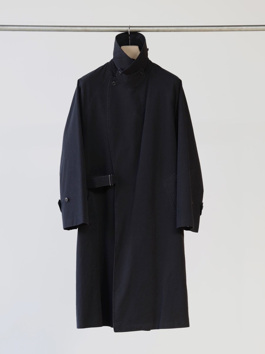 comoli-washed-tielocken-coat-black-3