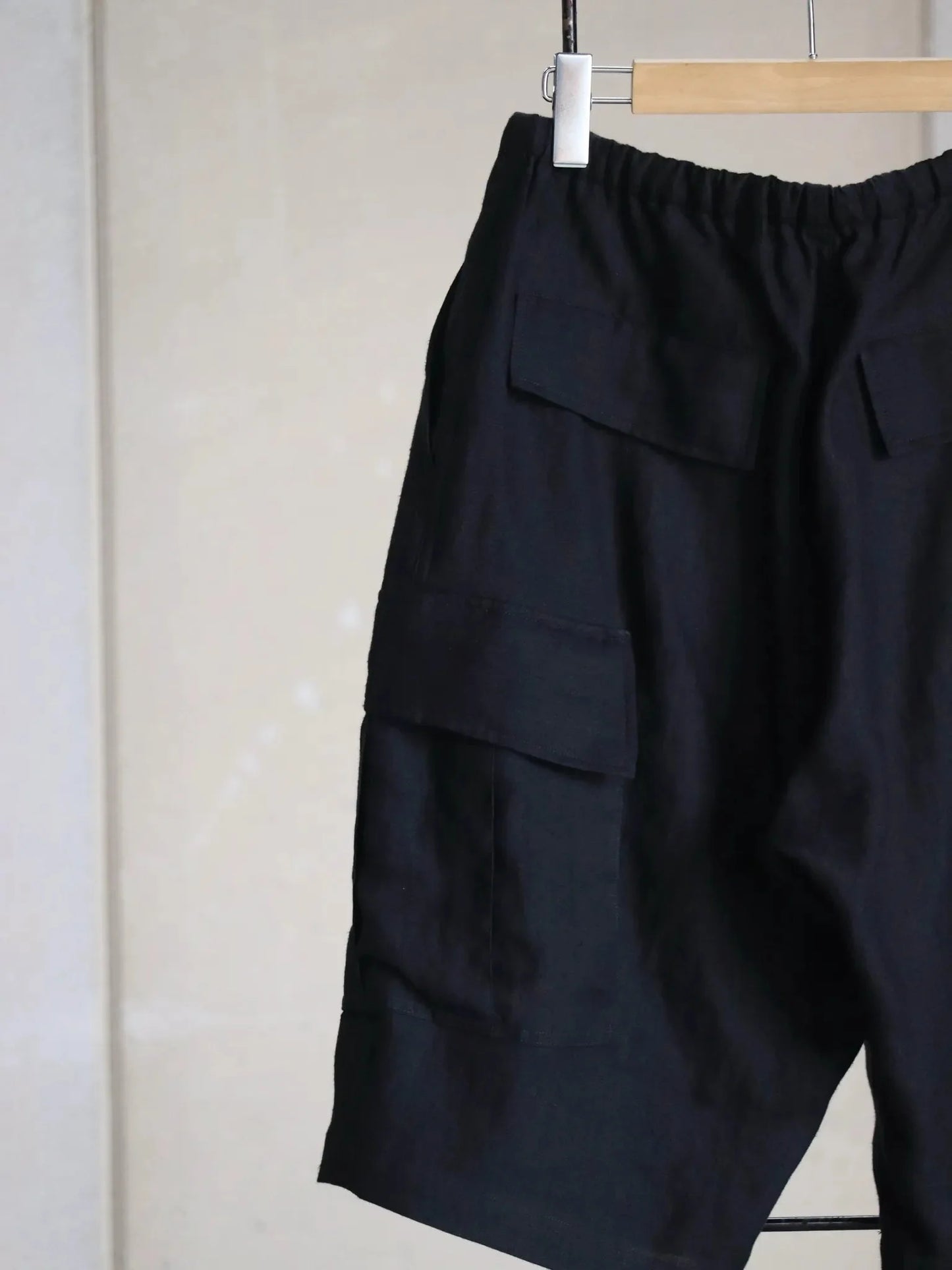 comoli-canapa-cargo-shorts-black-4