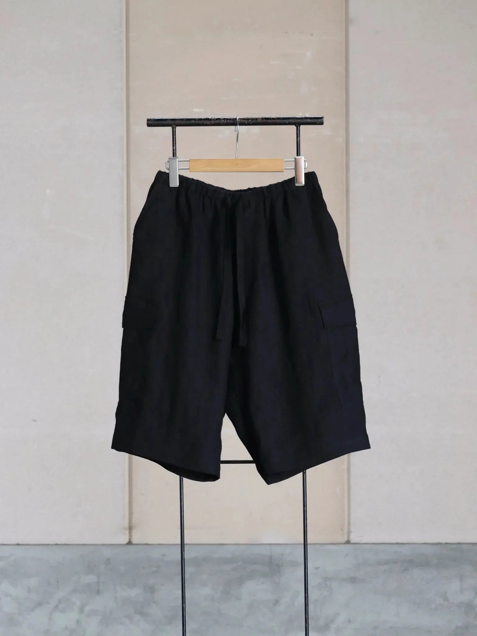 COMOLI カナパ カーゴショーツ BLACK | CASANOVA&CO (カサノヴァアンド COMOLI カナパ カーゴショーツ BLACK | CASANOVA&CO (カサノヴァアンド