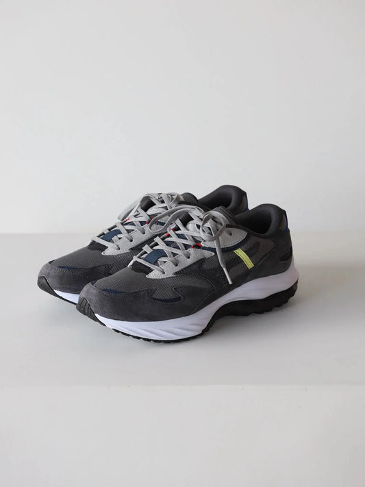 graphpaper-mizuno-waverider-beta-for-gp-gray-wall-1