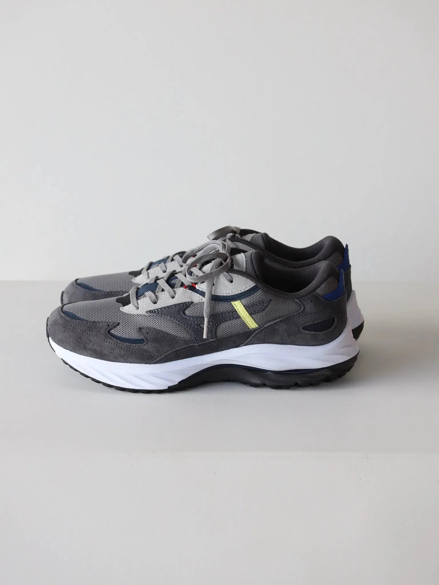 Graphpaper | MIZUNO WaveRider β for GP GRAY WALL