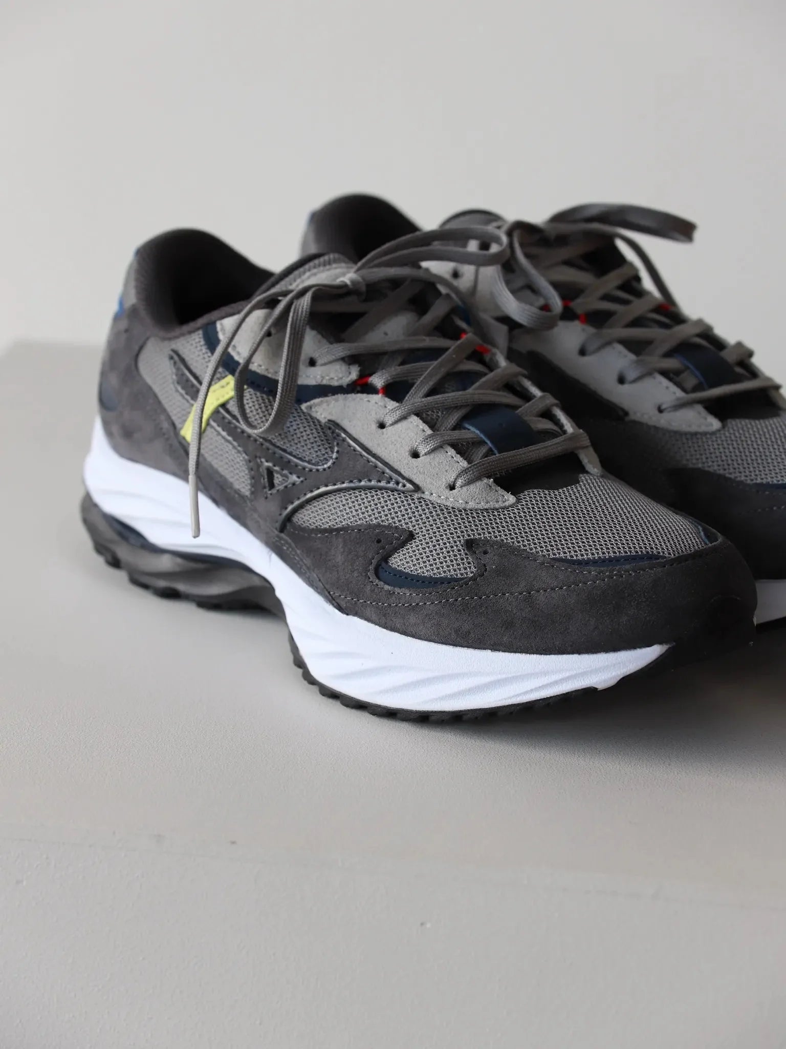 Graphpaper | MIZUNO WaveRider β for GP GRAY WALL