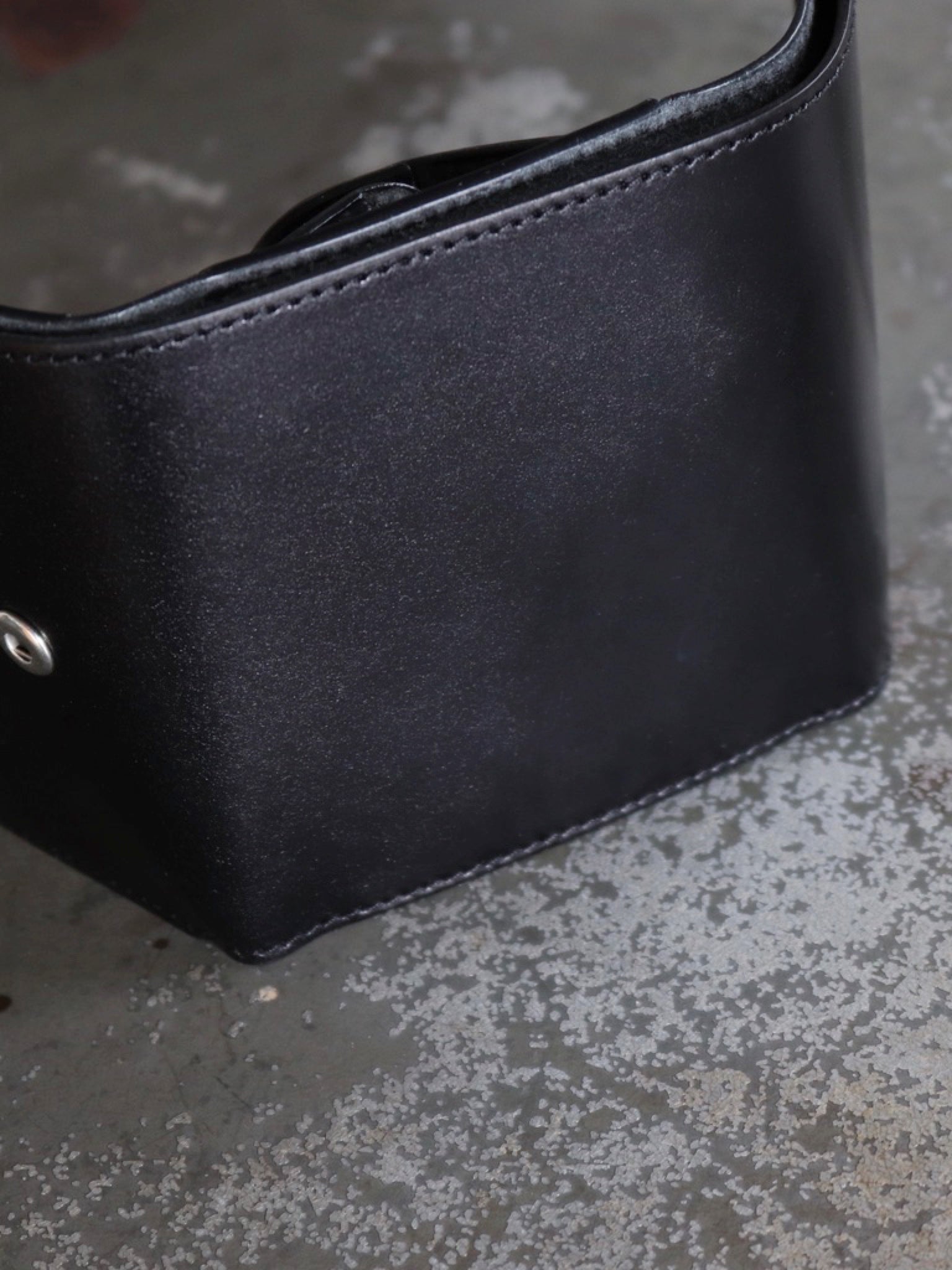 petrosolaum-casanovaandco-mountain-fold-wallet-black-2