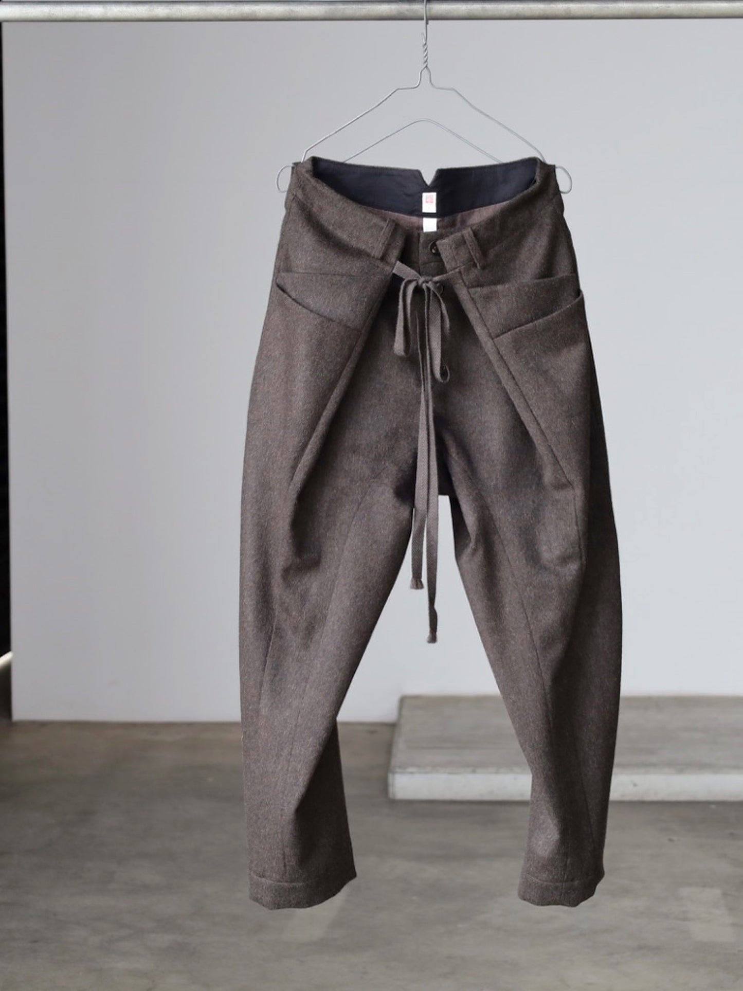 seventyfive | 6-Pocket Tapered Trousers 브라운 올리브