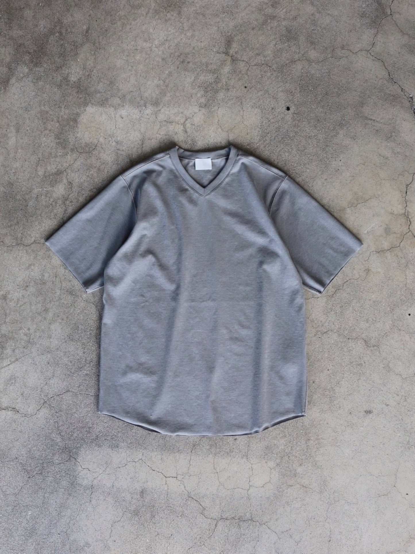 yamauchi-free-cut-punch-t-shirts-v-neck-sumi-1