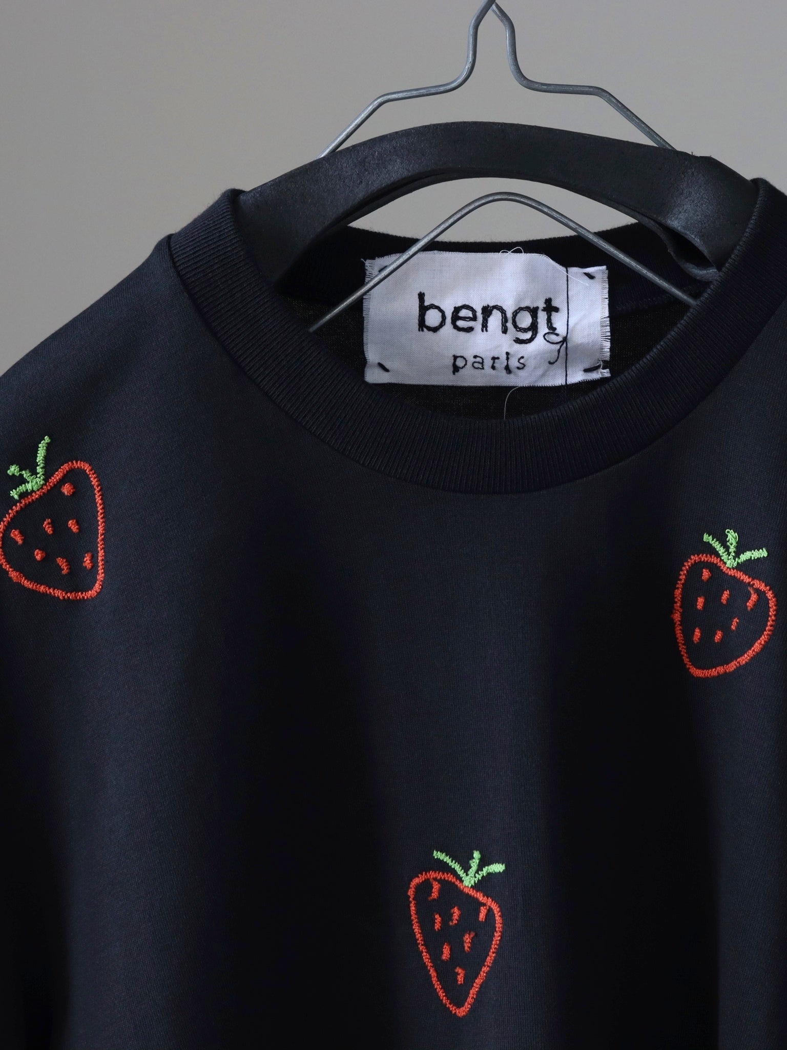 bengt-paris-tshirt-strawberries-black-3