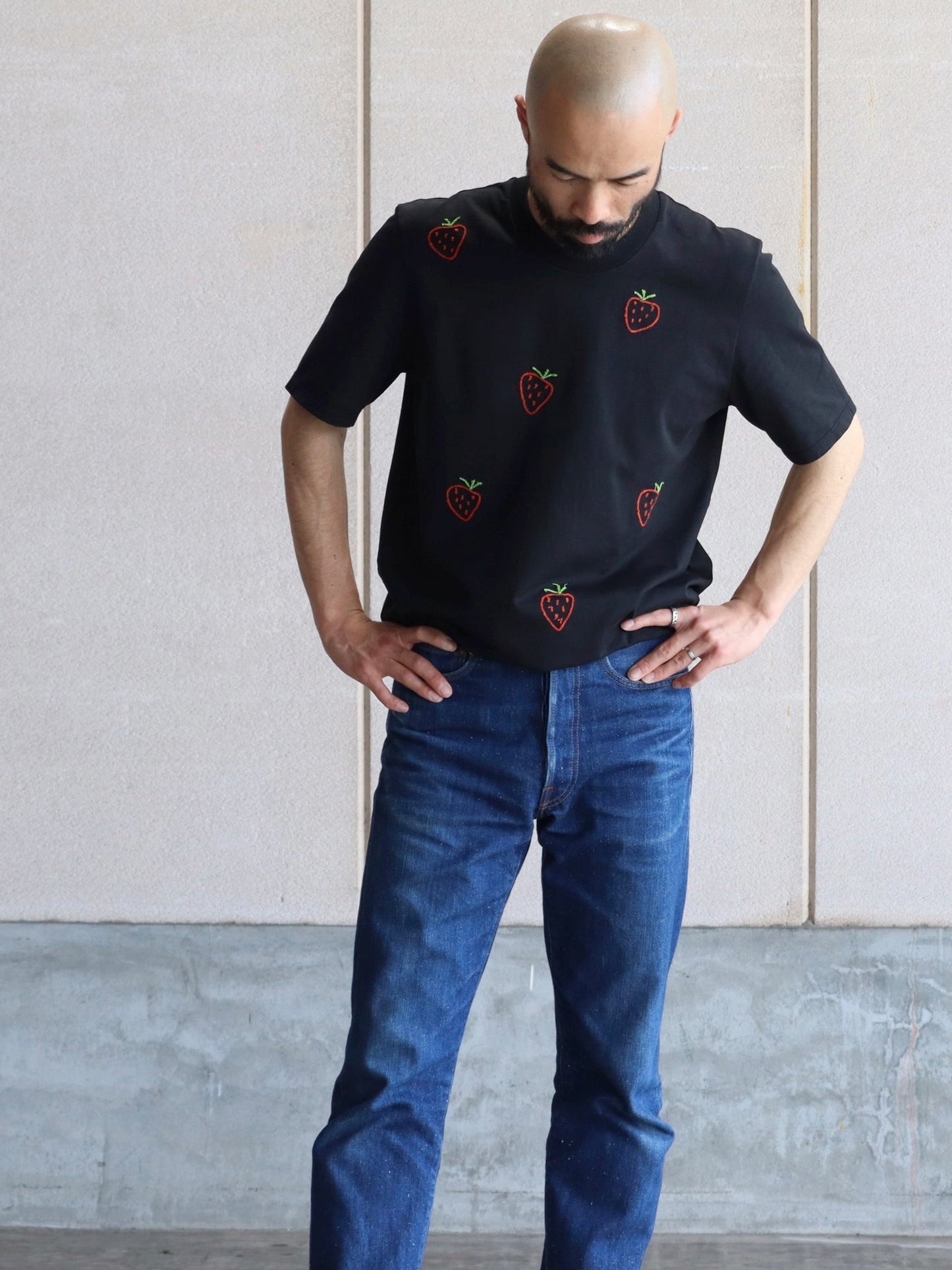 bengt-paris-tshirt-strawberries-black-5