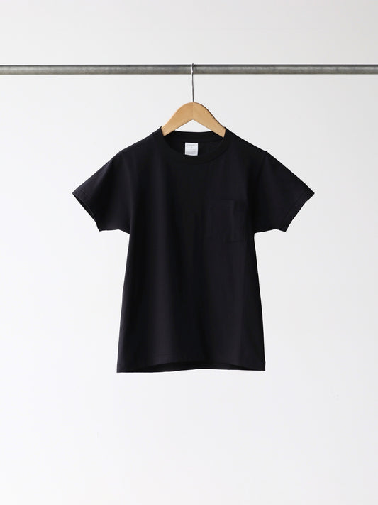 comoli-サープラス-tシャツ-black-1