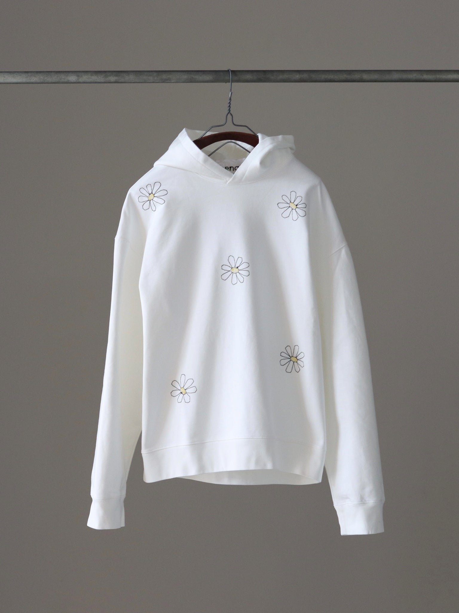 bengt-paris-hoodie-daisies-white-1