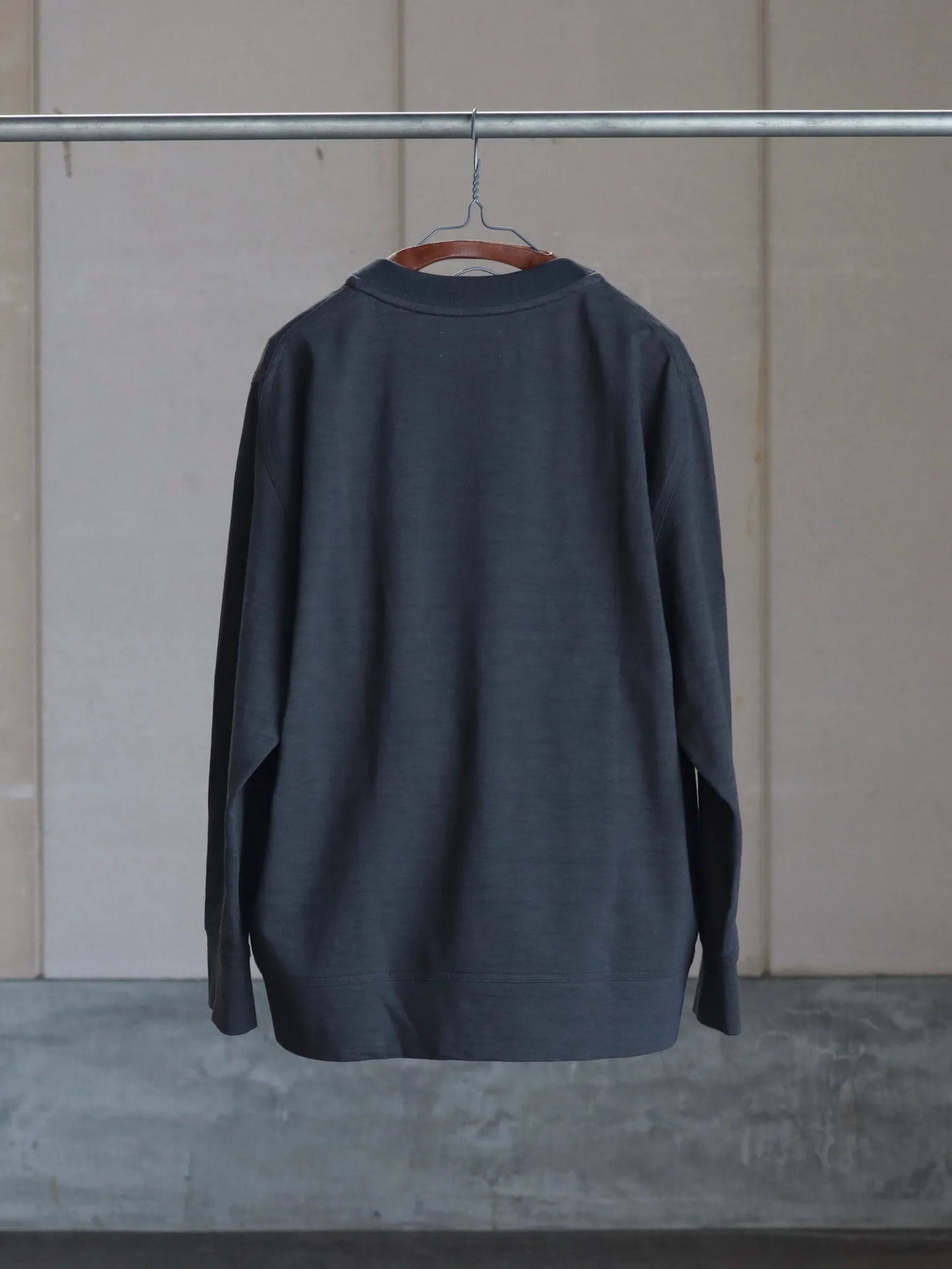 WONDER ROOM | "SHADOW" L/S Crewneck Tee v.Gray