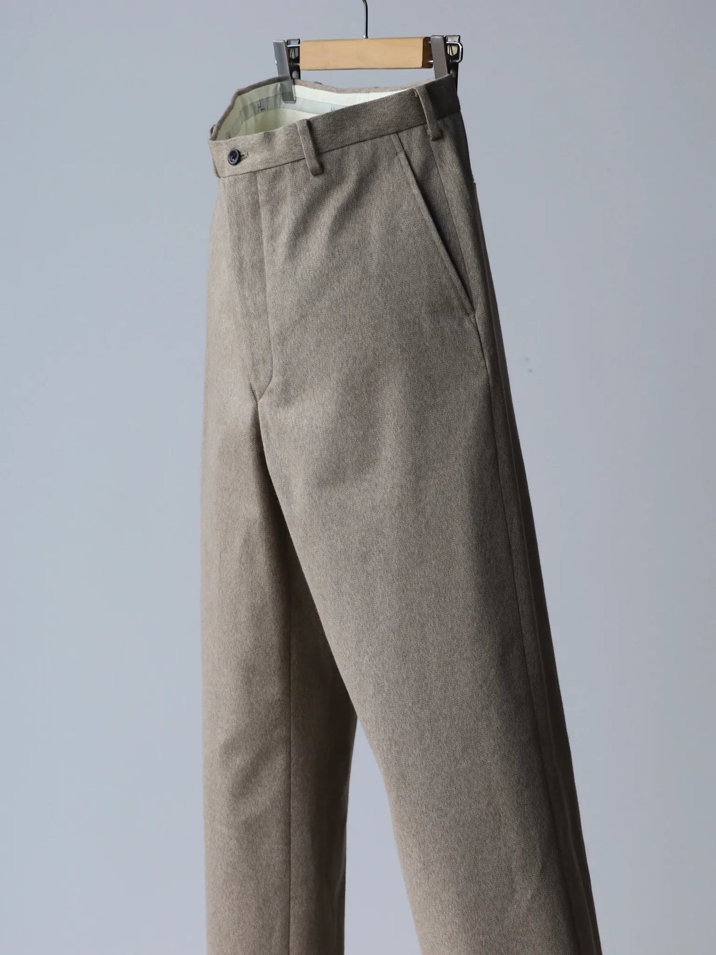 HERILL | Cotton twill Chino pants Beige