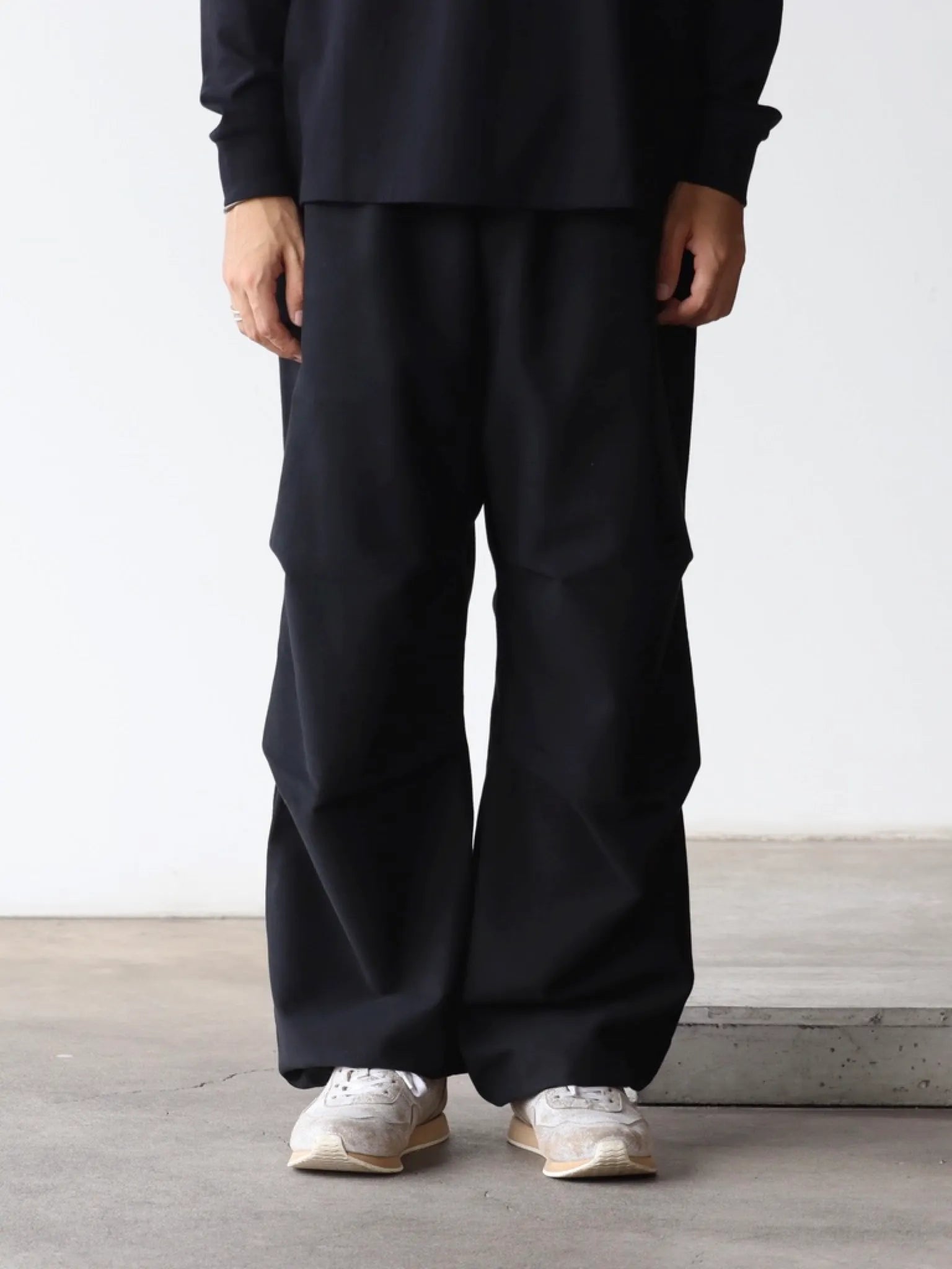 COMOLI モールスキン ニータックパンツ BLACK | CASANOVA&CO